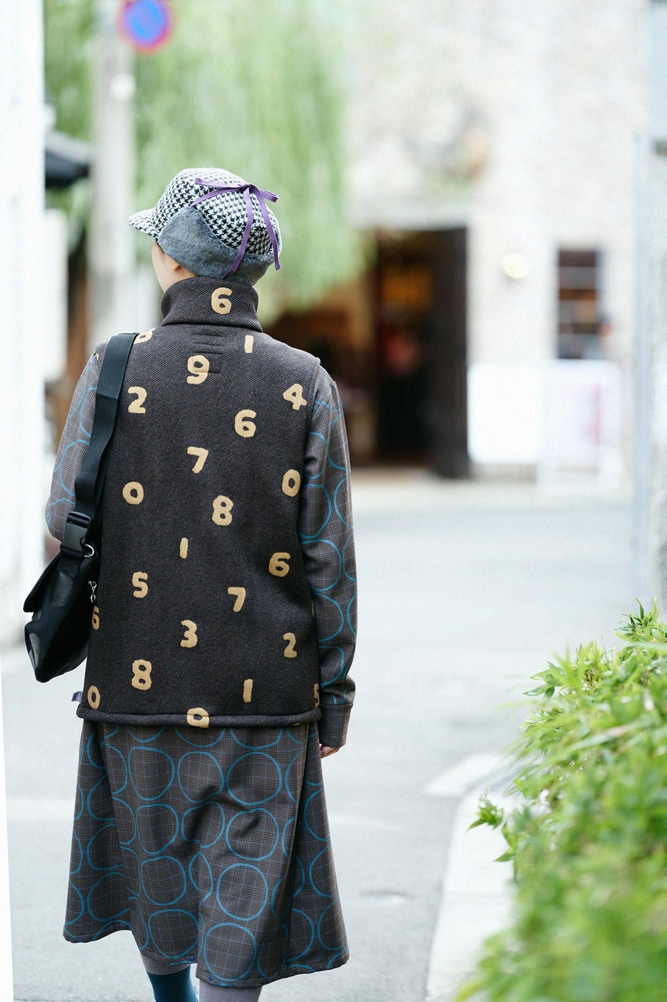 SOU SOU 裏起毛ツイルニット ベスト SO-SU-U 群青色 M タグ付 SOU SOU 裏起毛ツイルニット ベスト SO-SU-U 群青色 M タグ付 - メルカリ