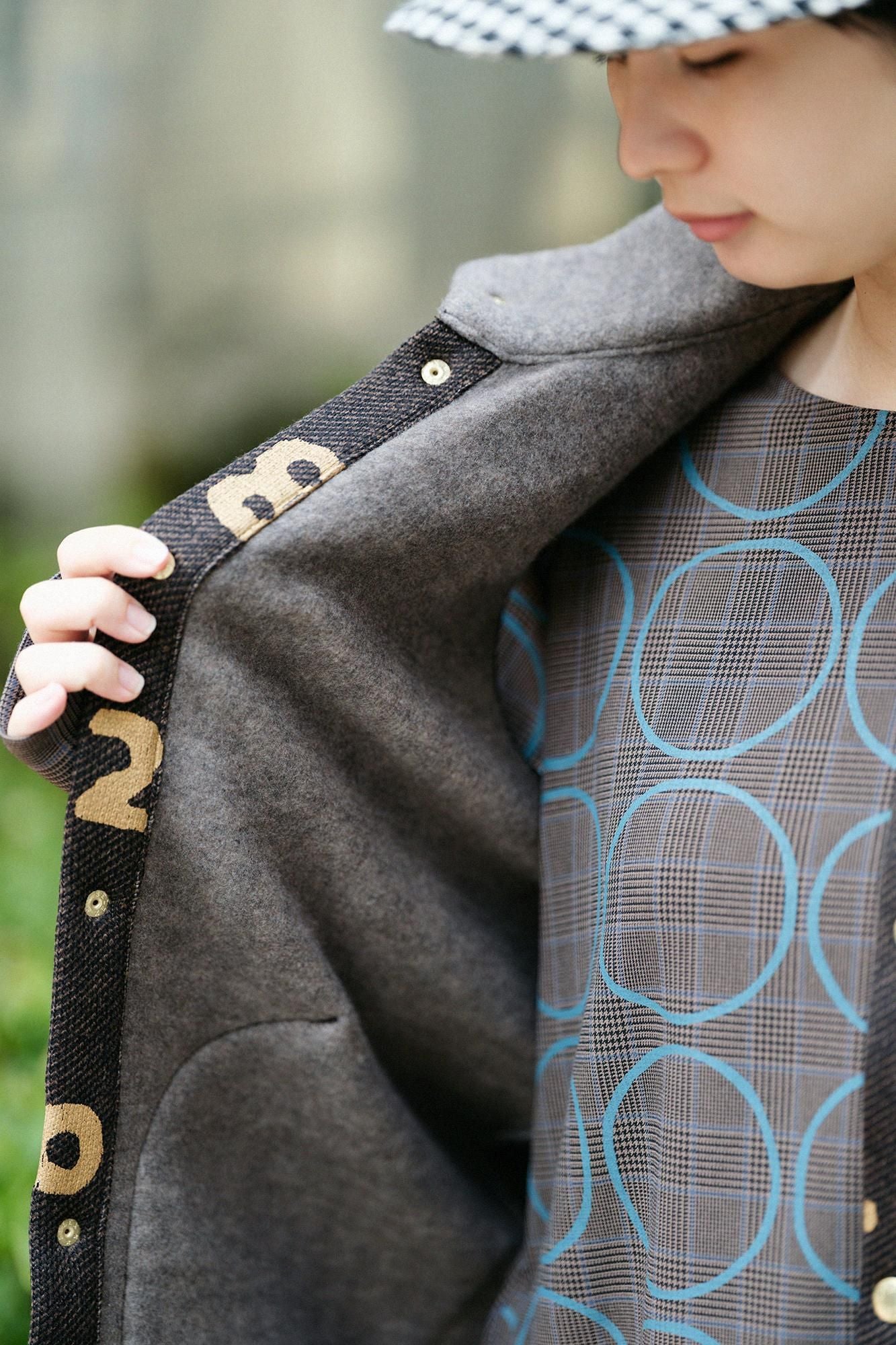 裏起毛ツイルニット ベスト／SO-SU-U 憲法色（けんぽういろ）