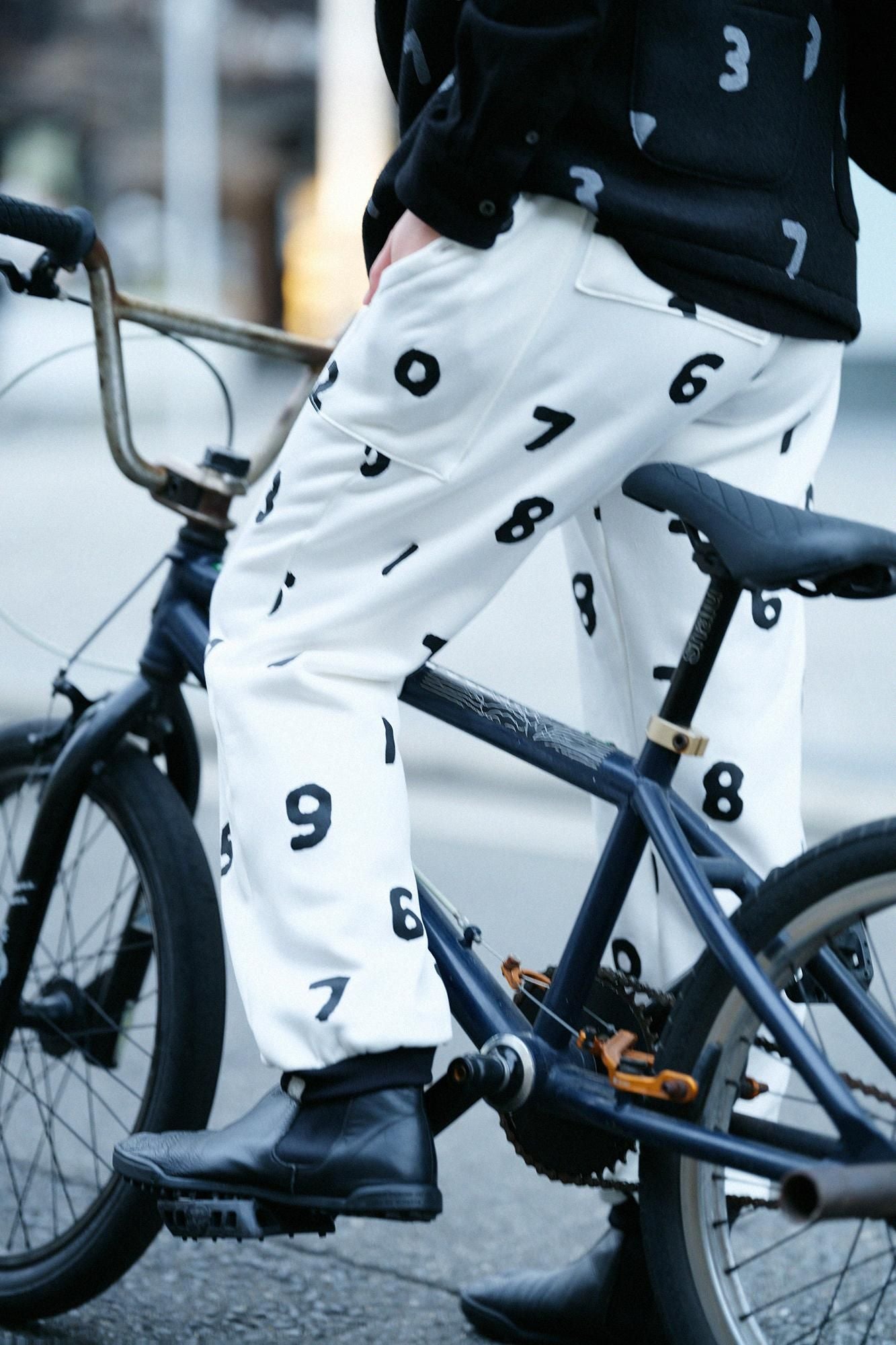 內起絨 抓絨　BIKE長褲／SO-SU-U十數 白色