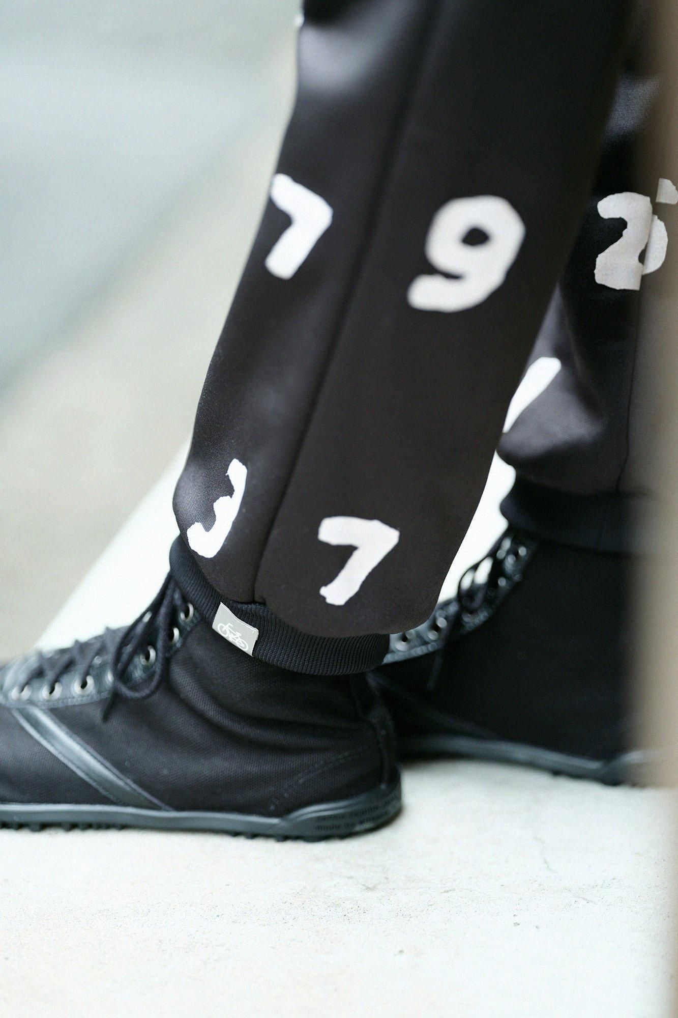 裏起毛フリース BIKEパンツ／SO-SU-U 濡羽色（ぬればいろ）