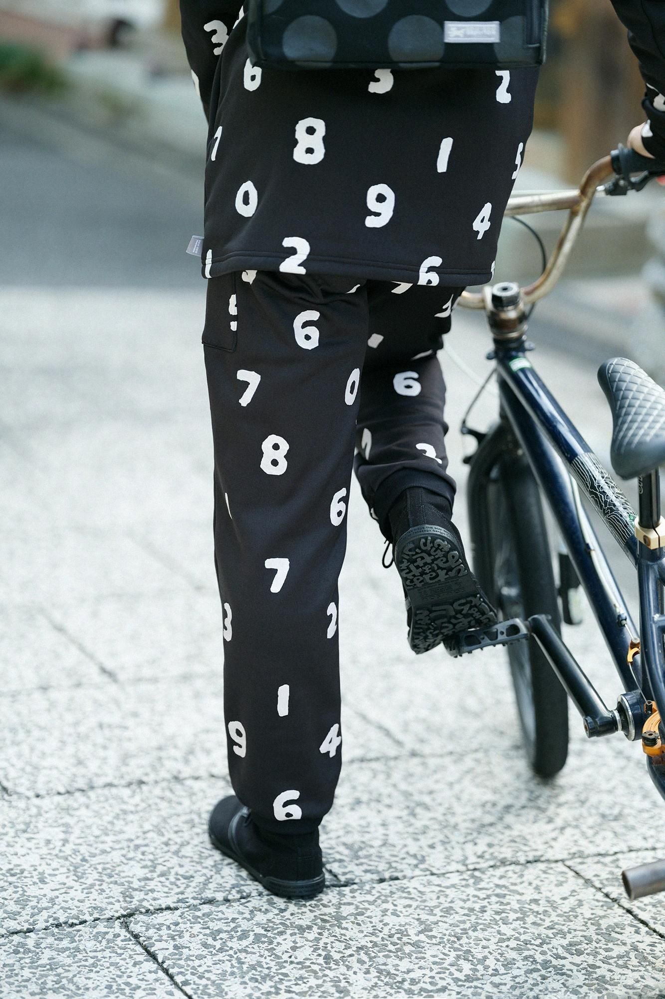 裏起毛フリース BIKEパンツ／SO-SU-U 濡羽色（ぬればいろ）