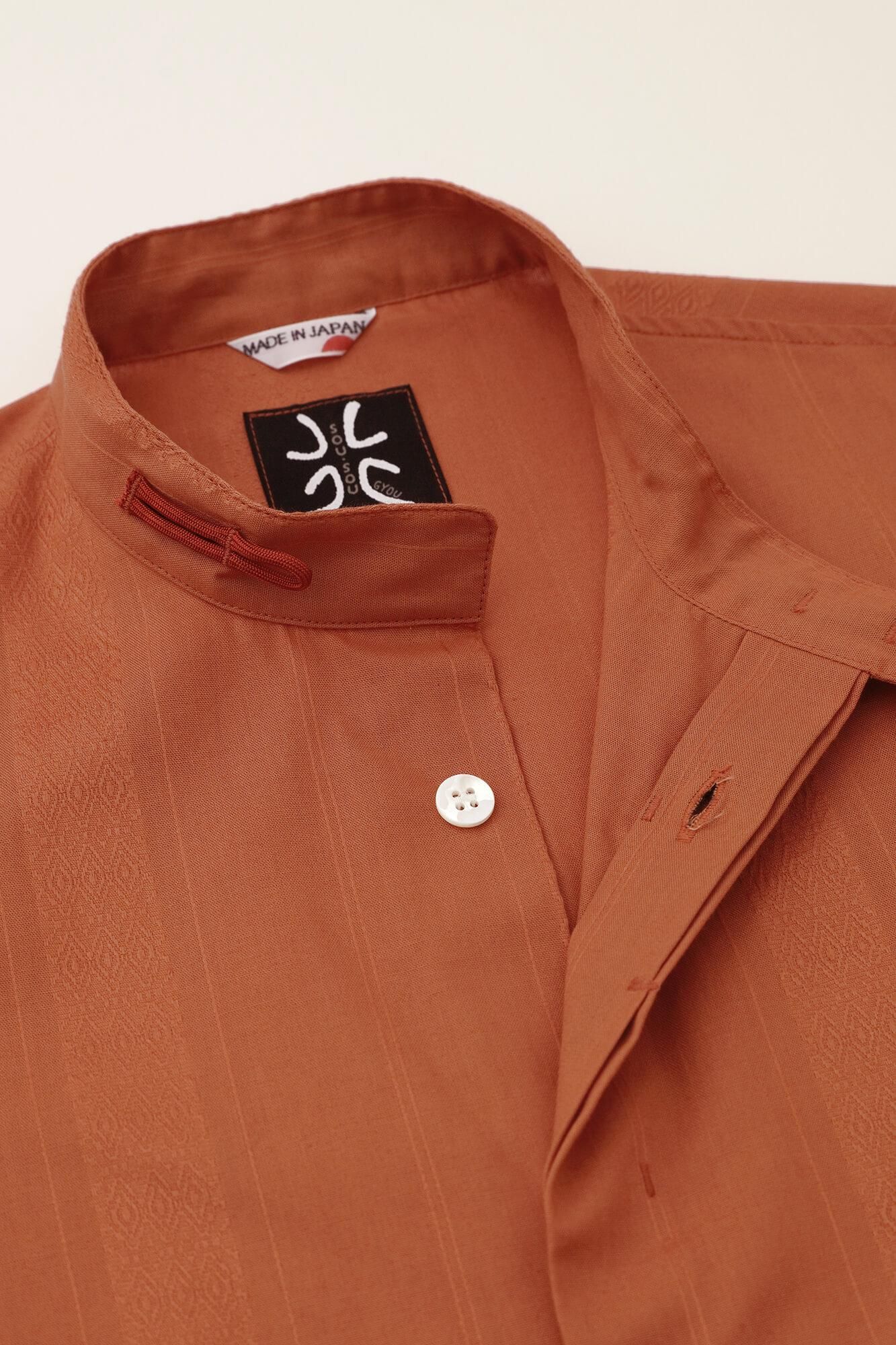 【net限定】舶来間道（はくらいかんとう） 円領長襯衣（えんりょうながしんい）／丹色（にいろ）