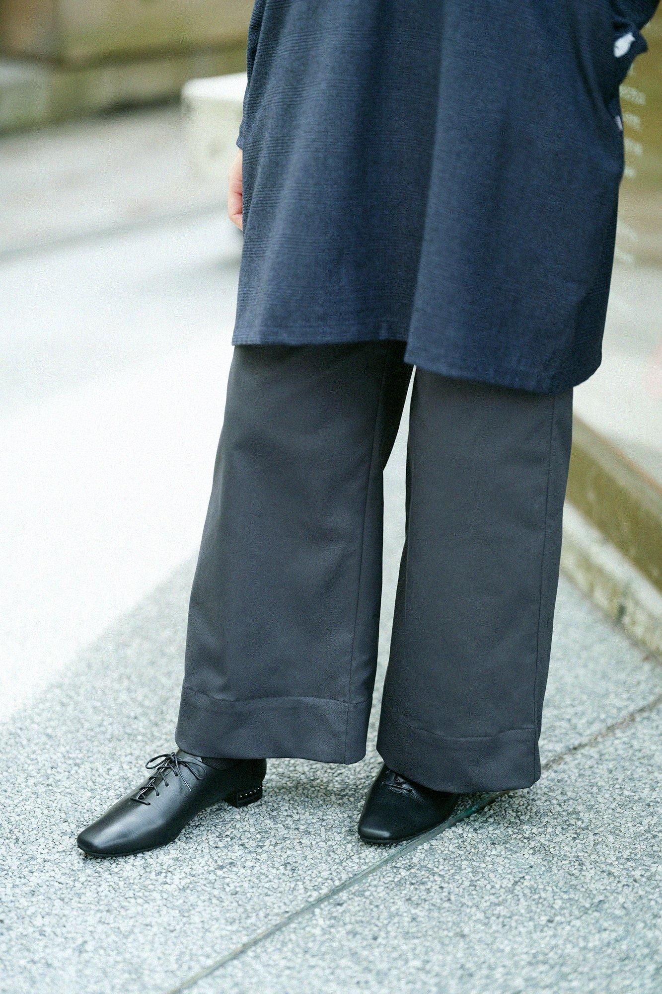 彈性緞面闊腿褲/深灰色