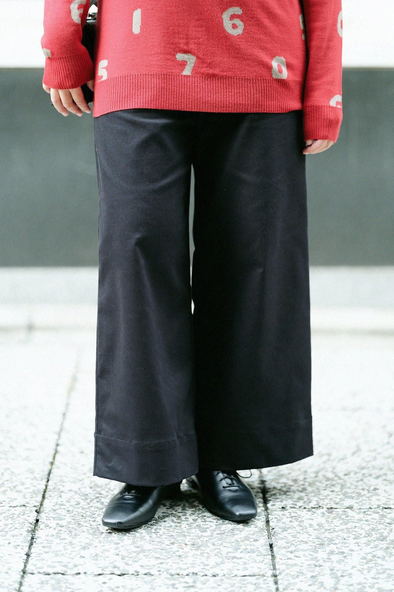 【預購】【net限定】彈性緞面 闊腿褲／黑色（※預計於12月9日左右發貨）