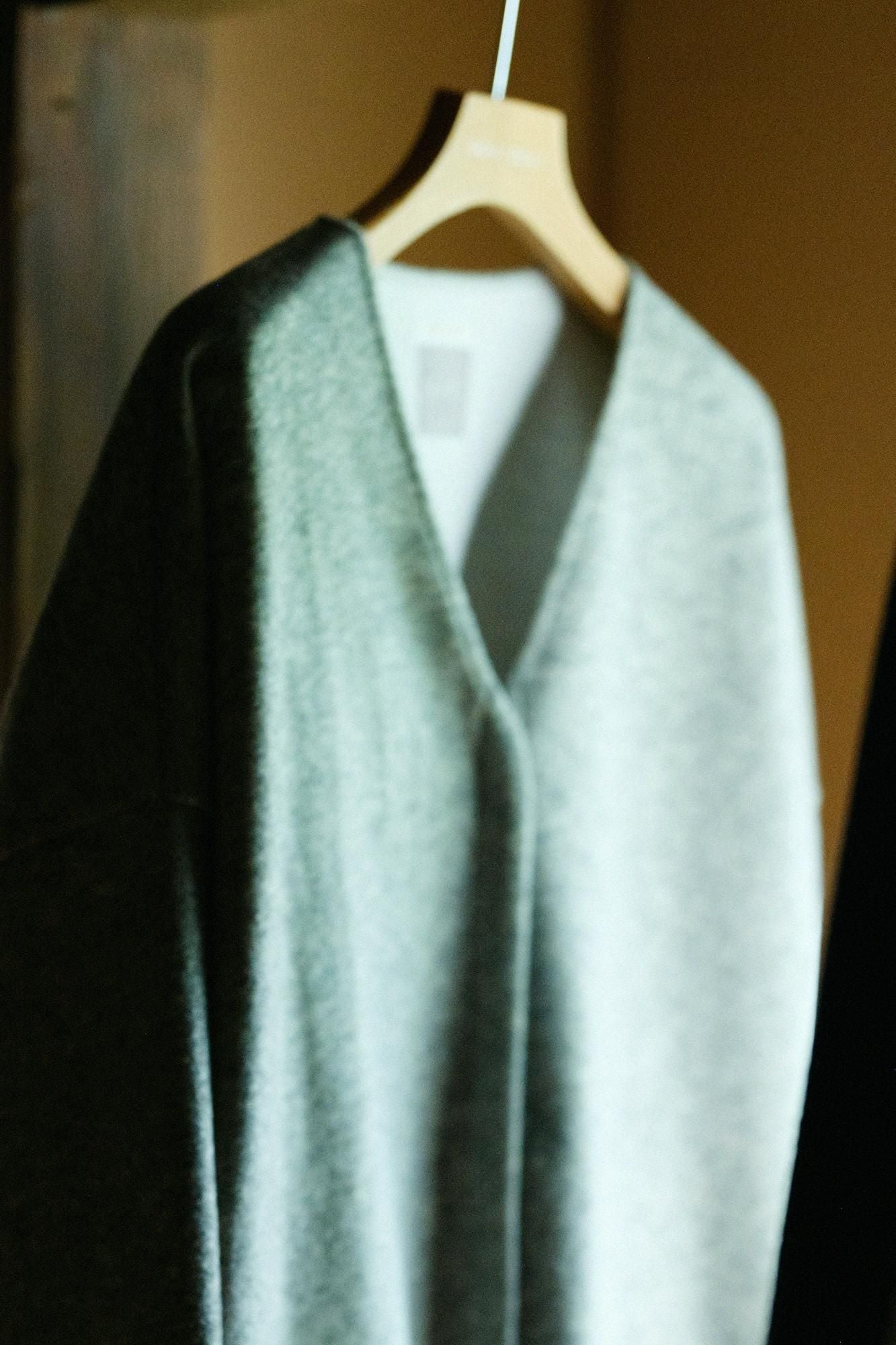 スライバーボンディングニット Vネック ライトチュニックコート／杢灰（もくはい）