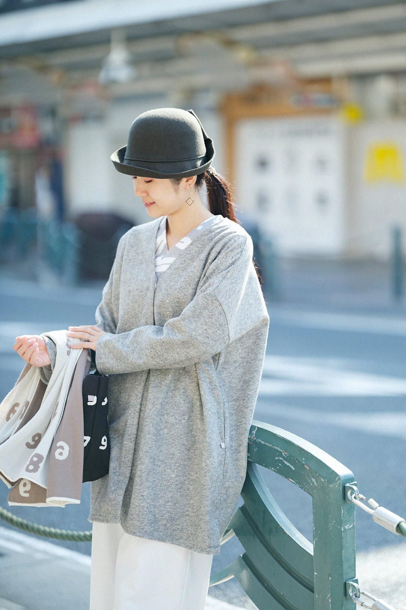 スライバーボンディングニット Vネック ライトチュニックコート／杢灰（もくはい）