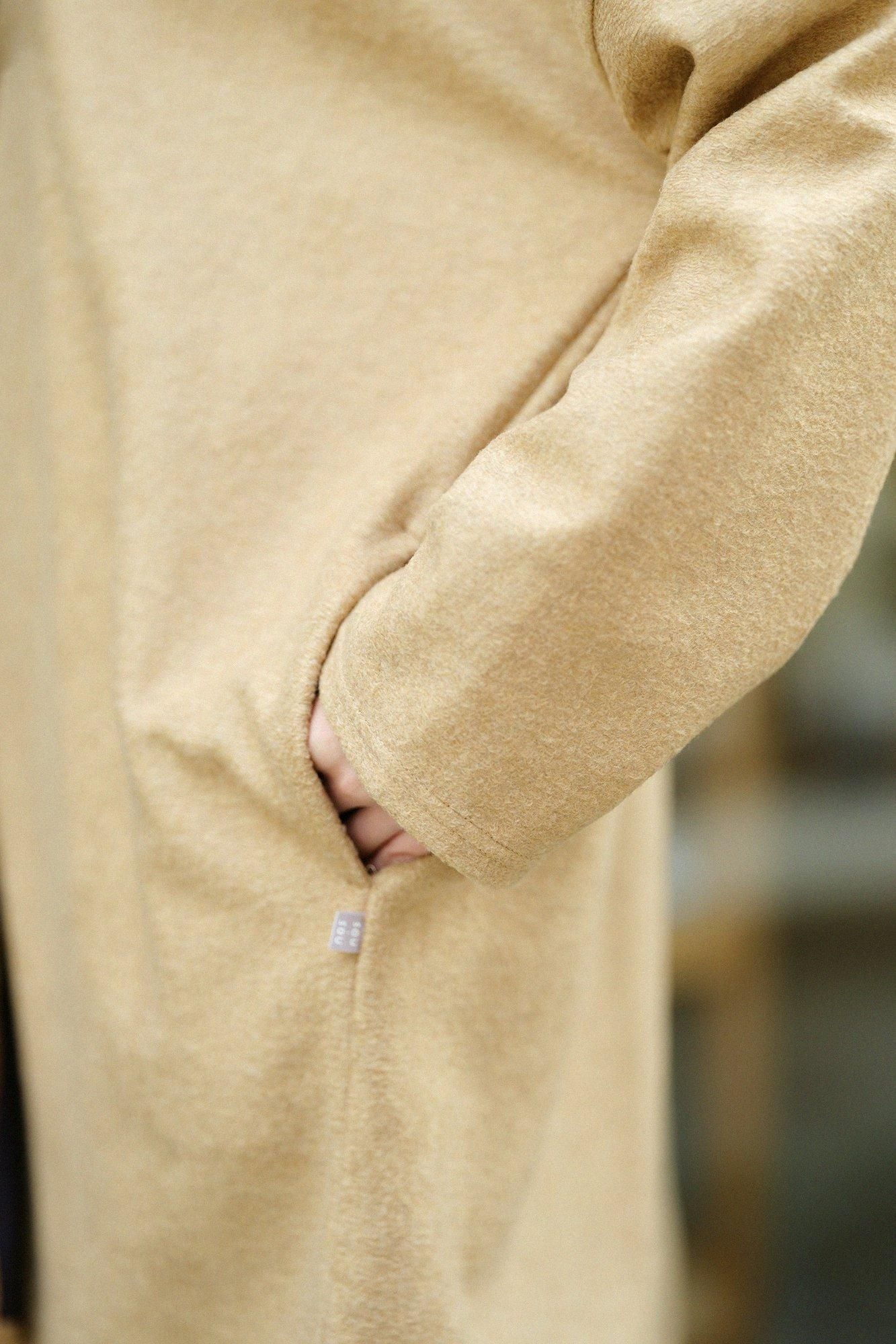 スライバーボンディングニット Vネック ライトチュニックコート／麦藁色（むぎわらいろ）