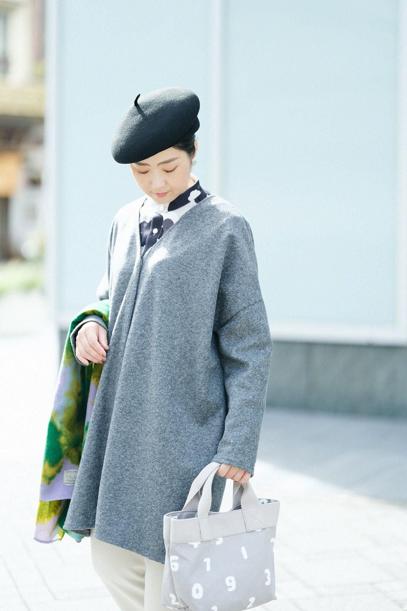 スライバーボンディングニット Vネック ライトチュニックコート／濃灰（こいはい）