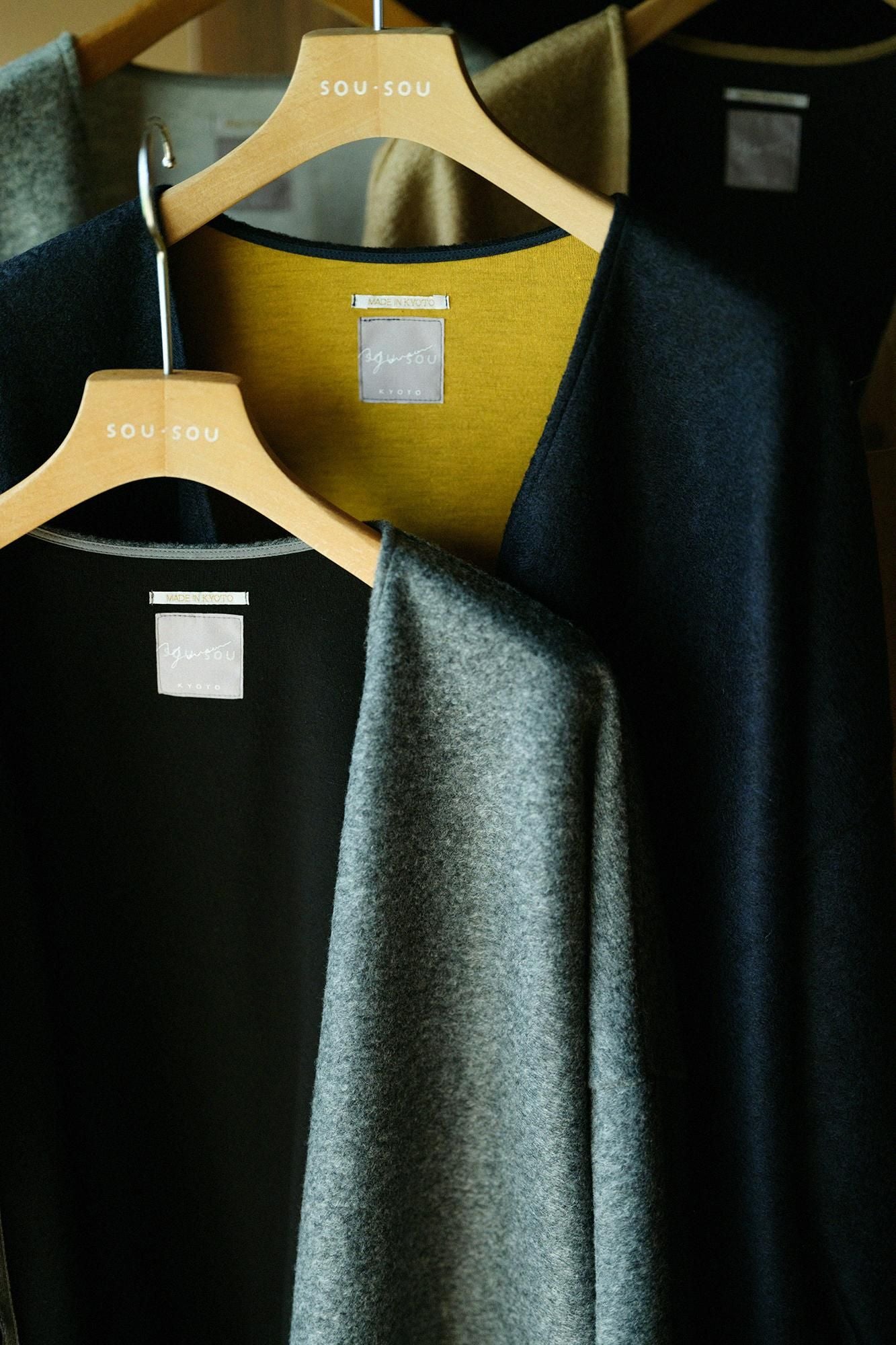 スライバーボンディングニット Vネック ライトチュニックコート／濃灰（こいはい）