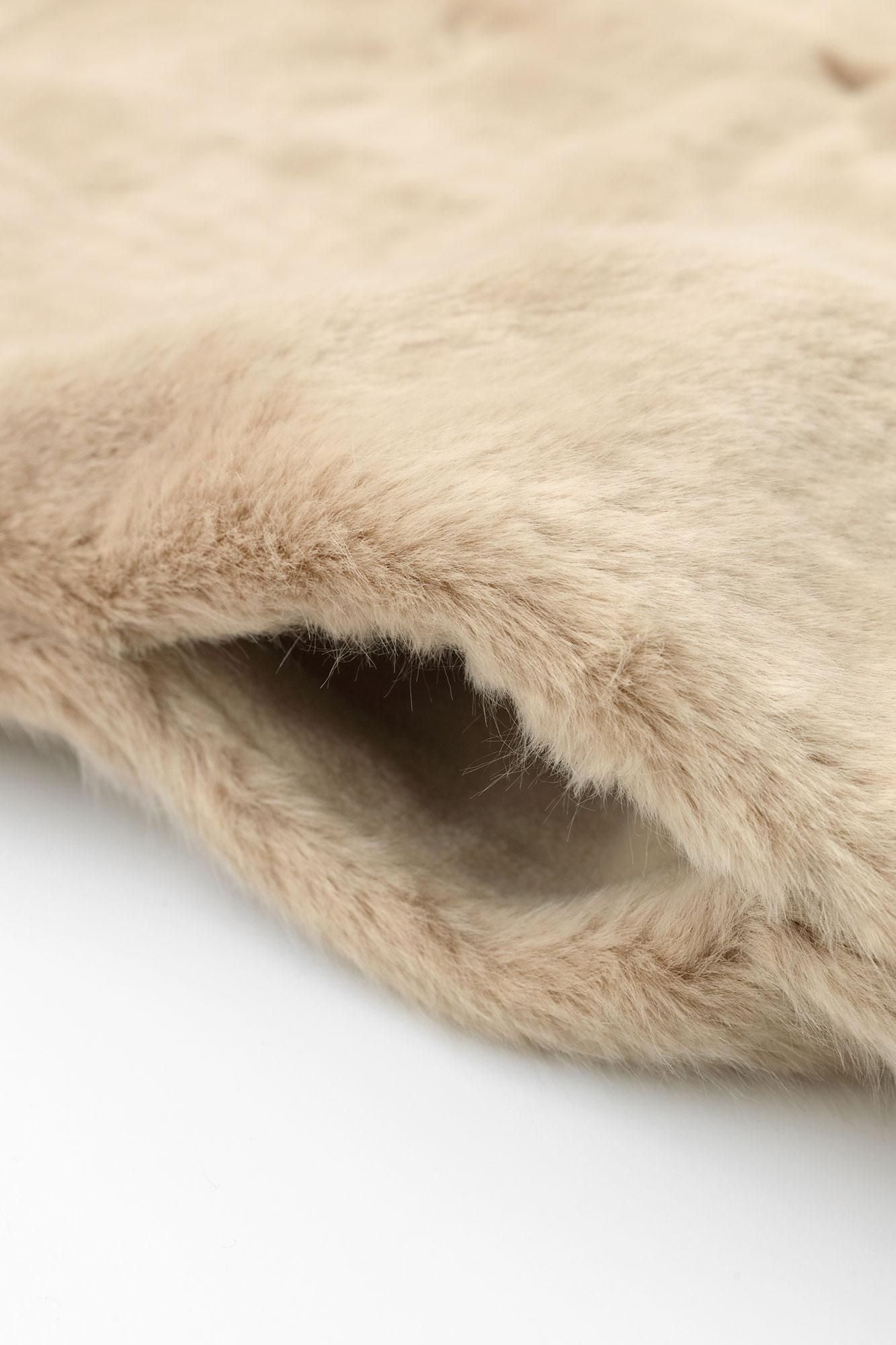 Faux Fur V-neck Light Tunic Coat／Beige