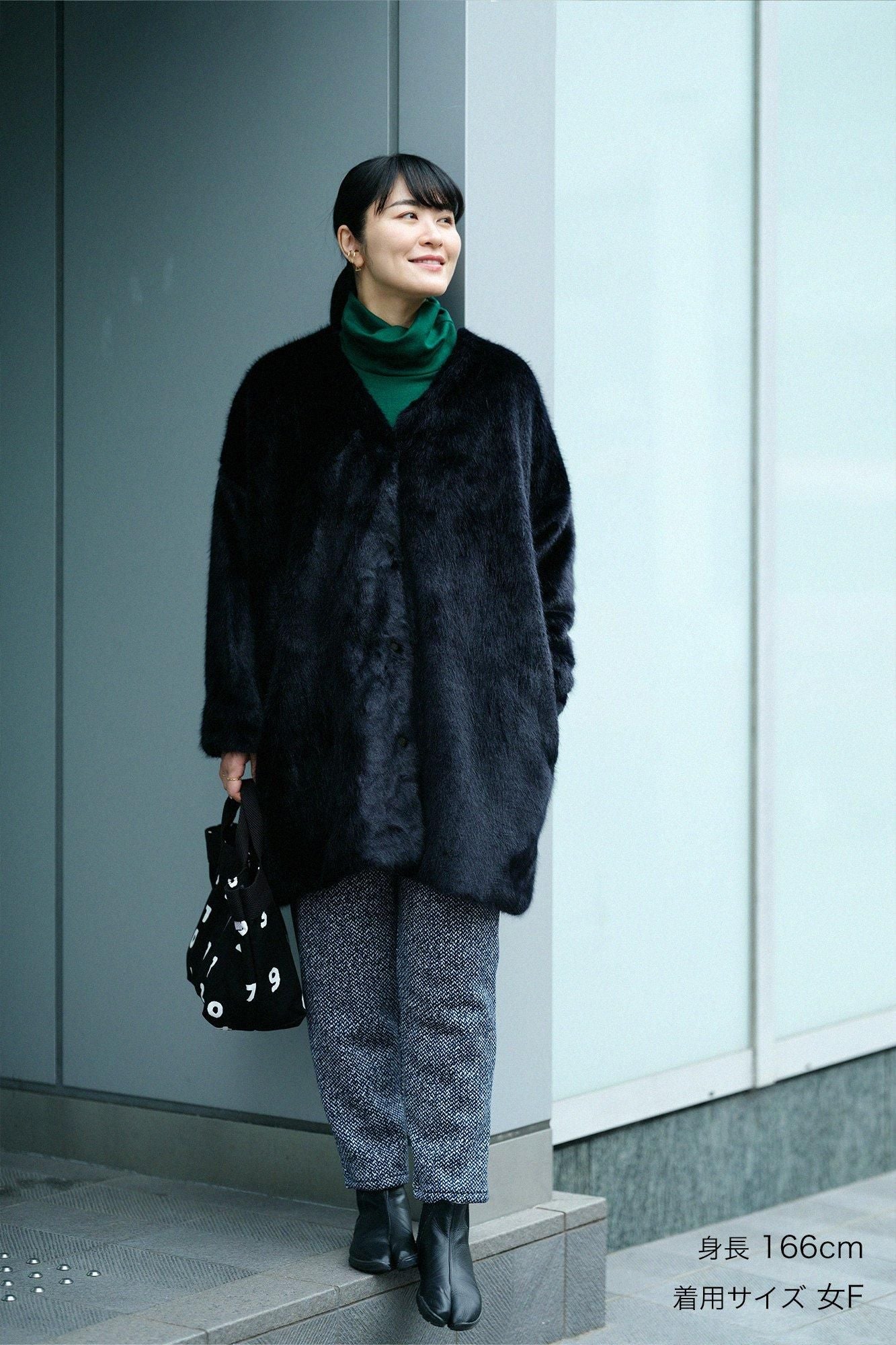 フェイクファー Vネック ライトチュニックコート／黒紺（くろこん）