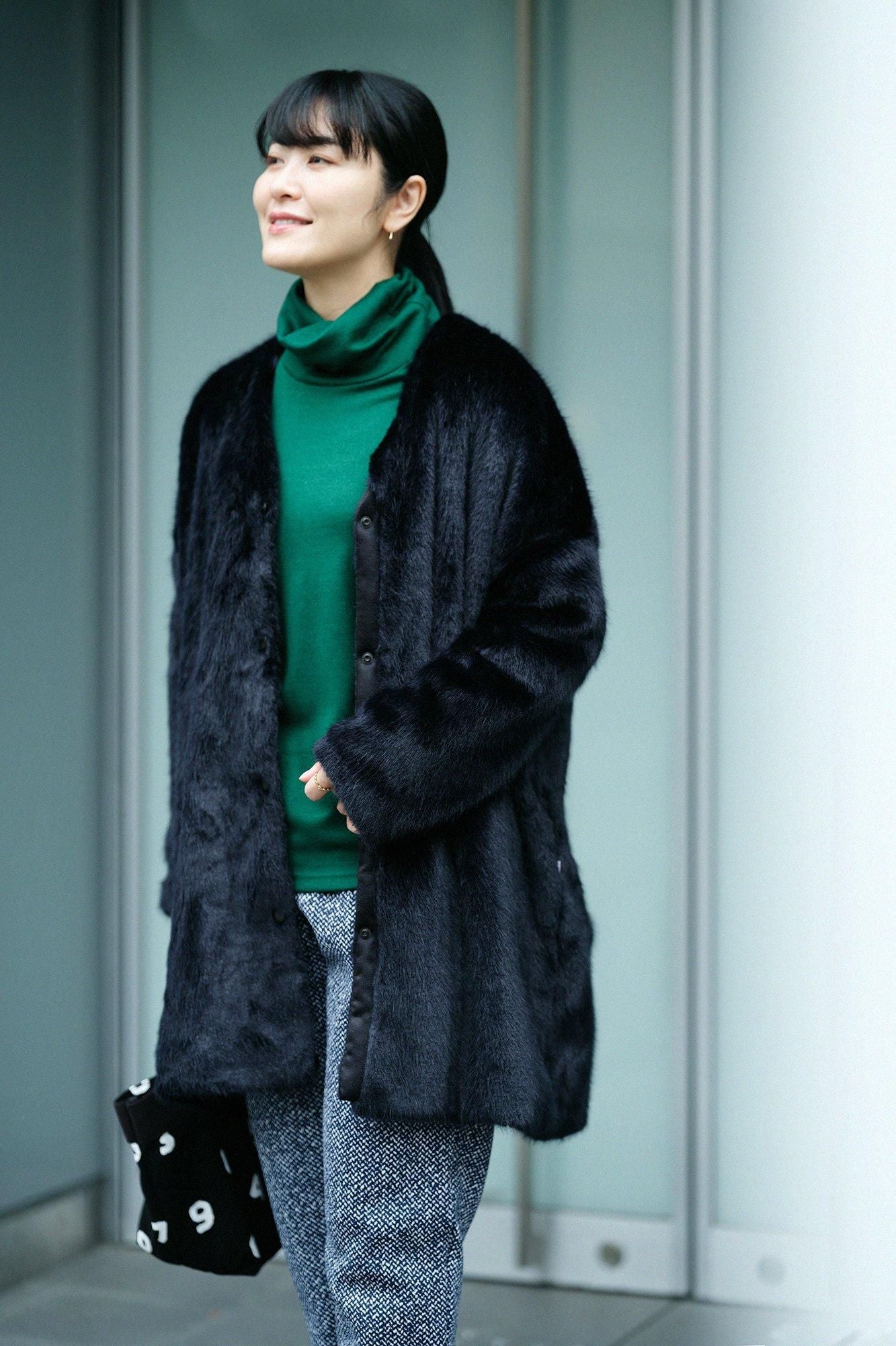 フェイクファー Vネック ライトチュニックコート／黒紺（くろこん）