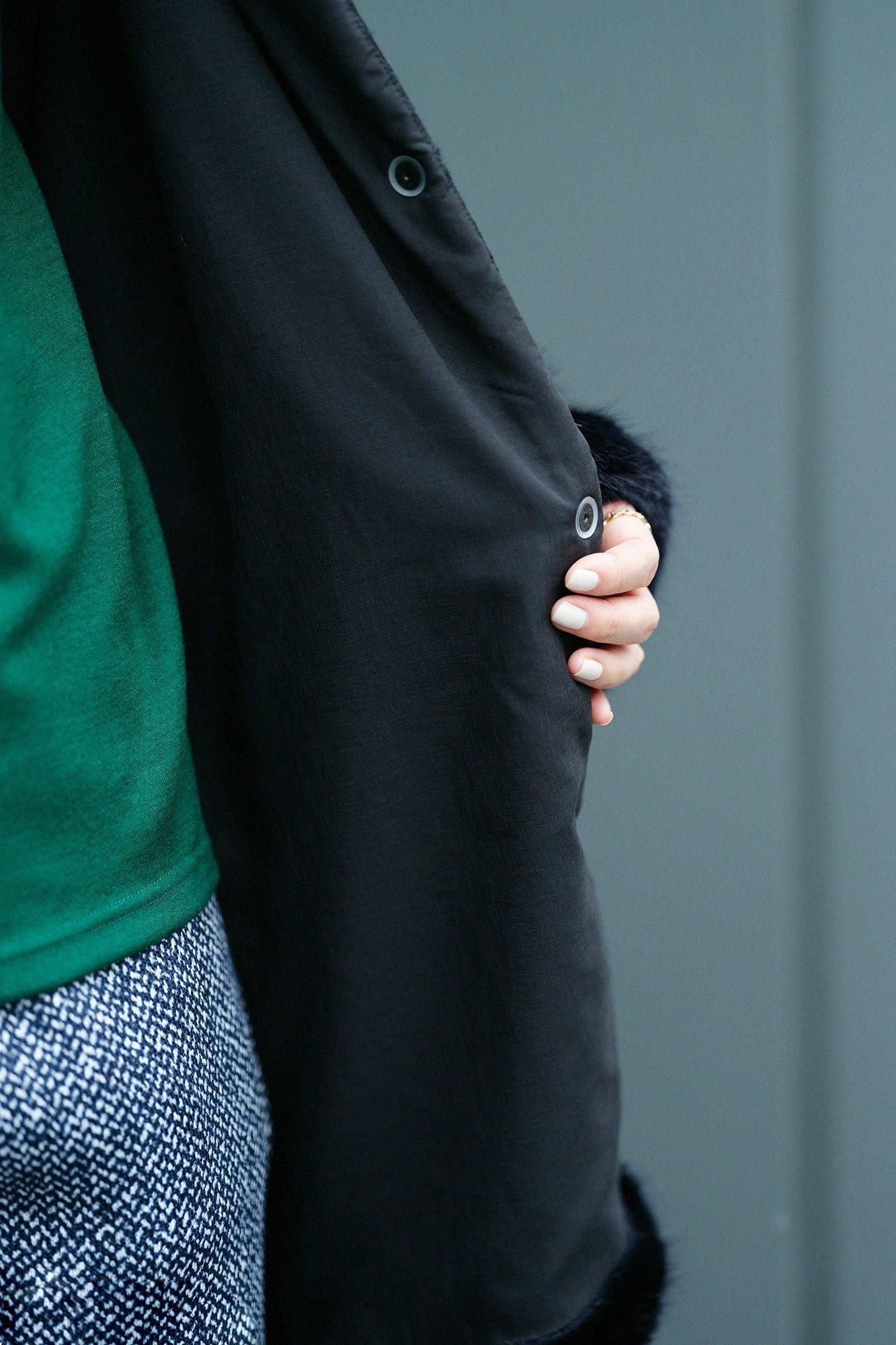 フェイクファー Vネック ライトチュニックコート／黒紺（くろこん）