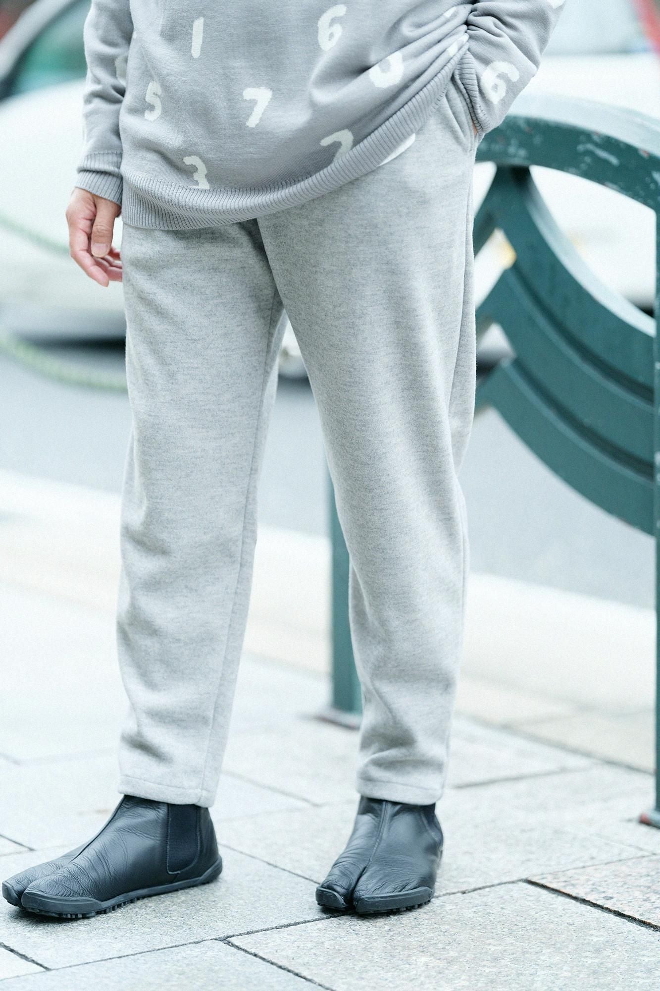 【預購】麥爾登柔滑 休閒窄管長褲／淡灰色（※預計於12月9日左右發貨）