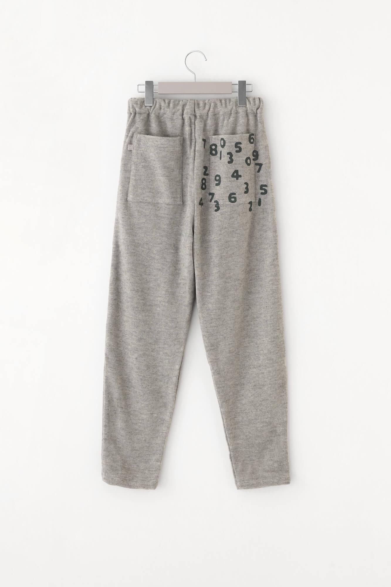 【預購】麥爾登柔滑 休閒窄管長褲／淡灰色（※預計於12月9日左右發貨）