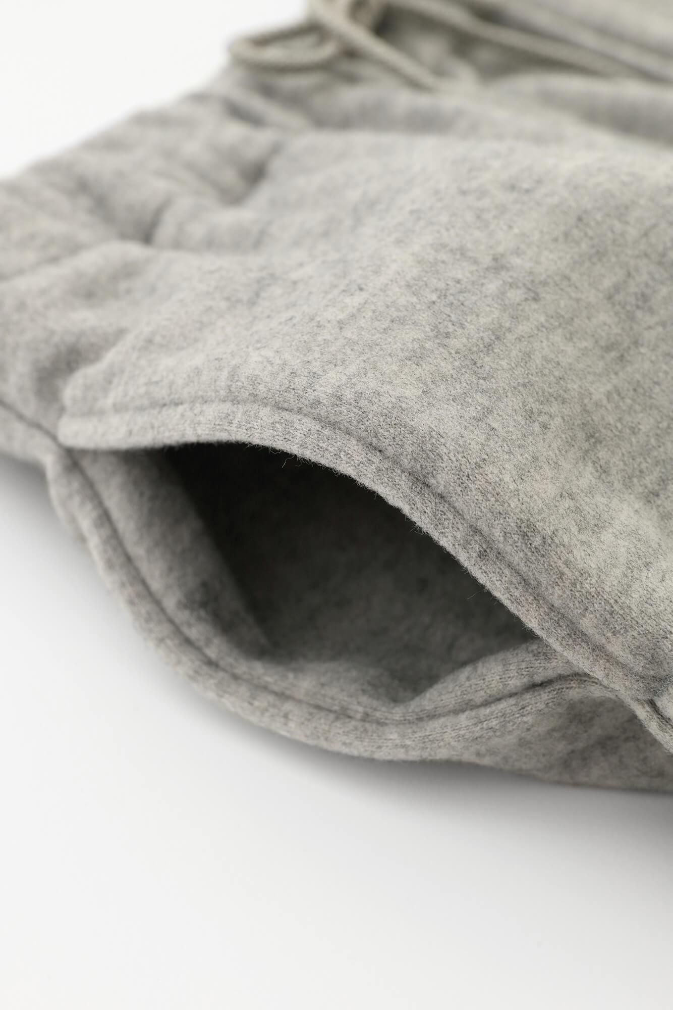 【預購】麥爾登柔滑 休閒窄管長褲／淡灰色（※預計於12月9日左右發貨）