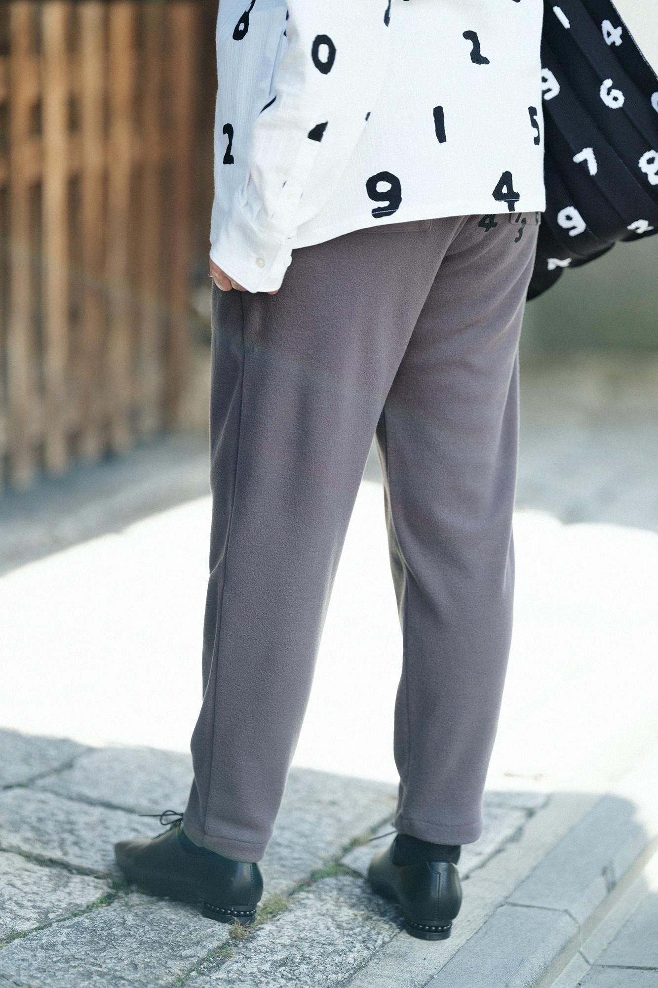 【預購】麥爾登柔滑 休閒窄管長褲／深灰色（※預計於12月9日左右發貨）