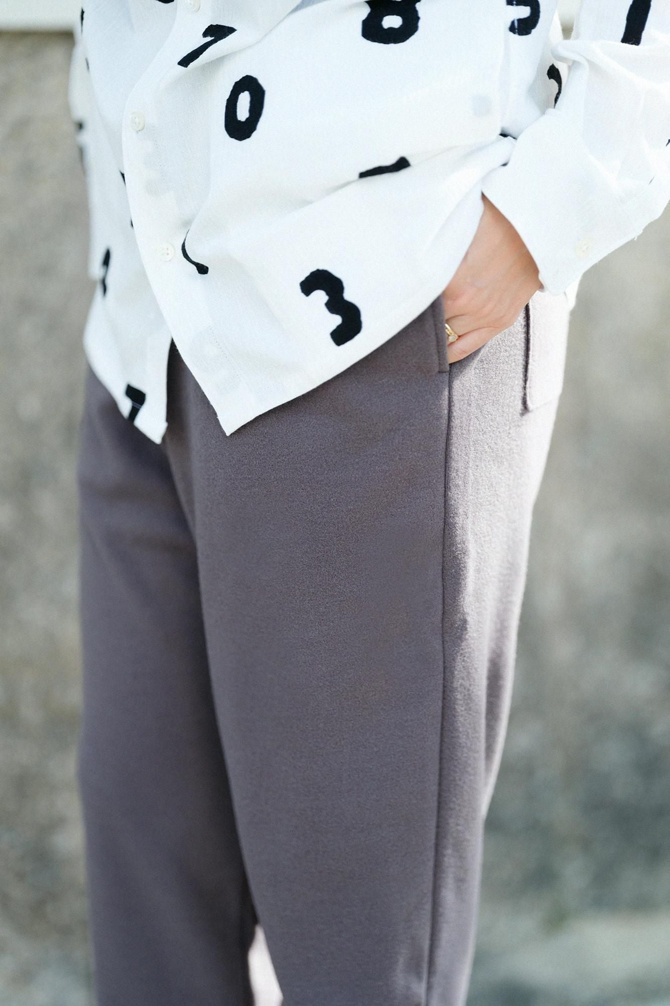 【預購】麥爾登柔滑 休閒窄管長褲／深灰色（※預計於12月9日左右發貨）