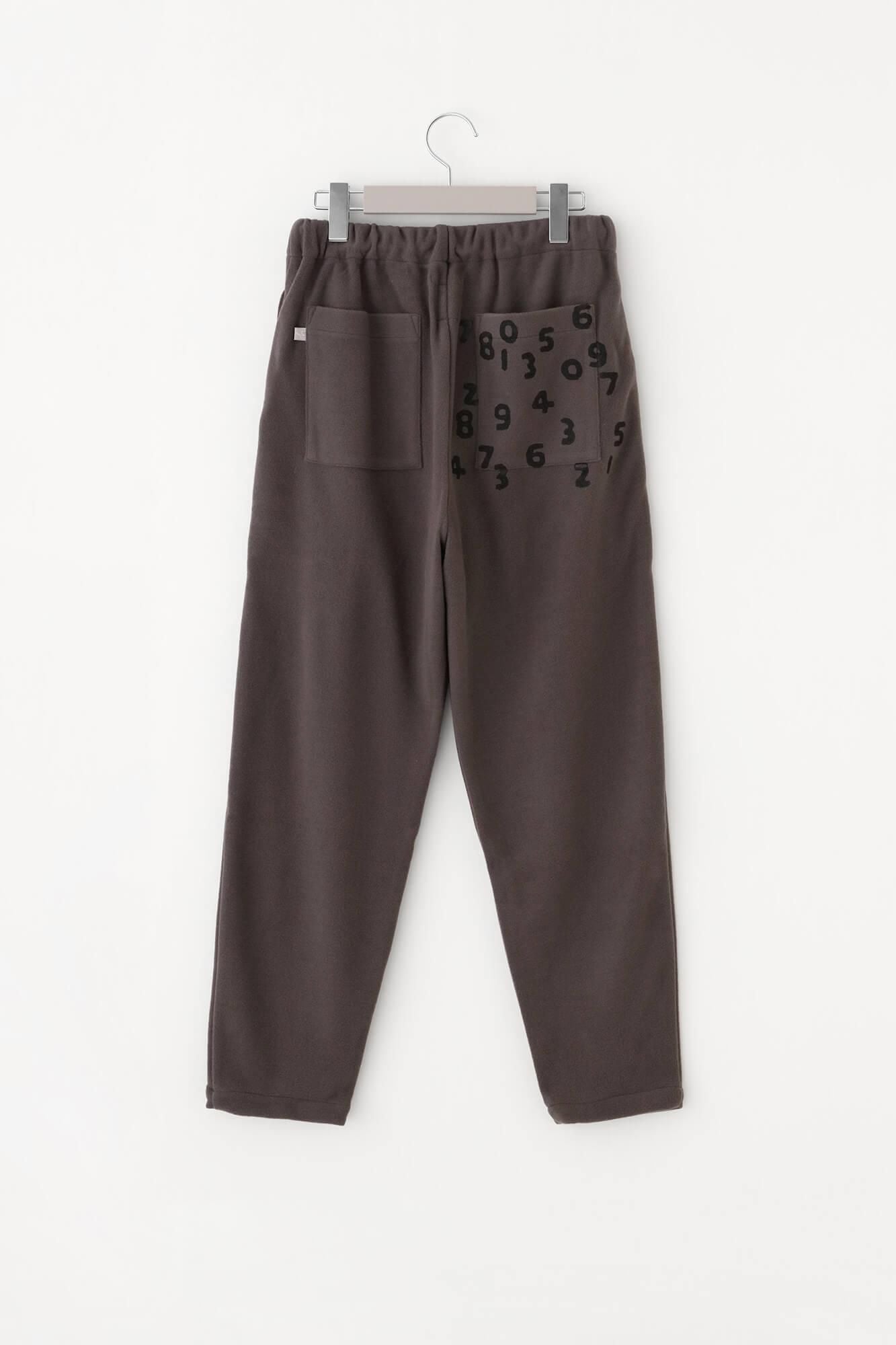 【預購】麥爾登柔滑 休閒窄管長褲／深灰色（※預計於12月9日左右發貨）