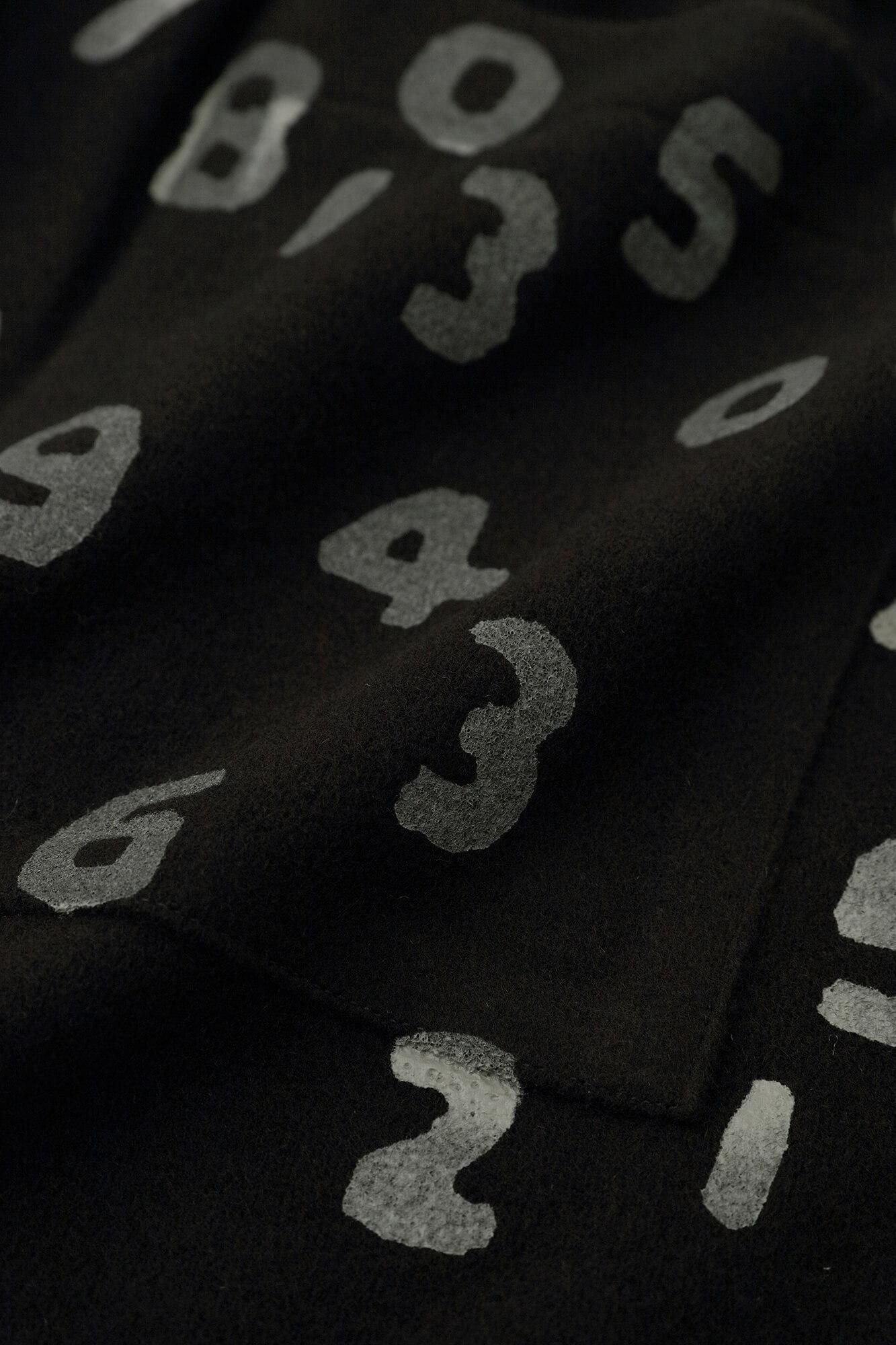 麥爾登柔滑休閒窄管長褲/黑色