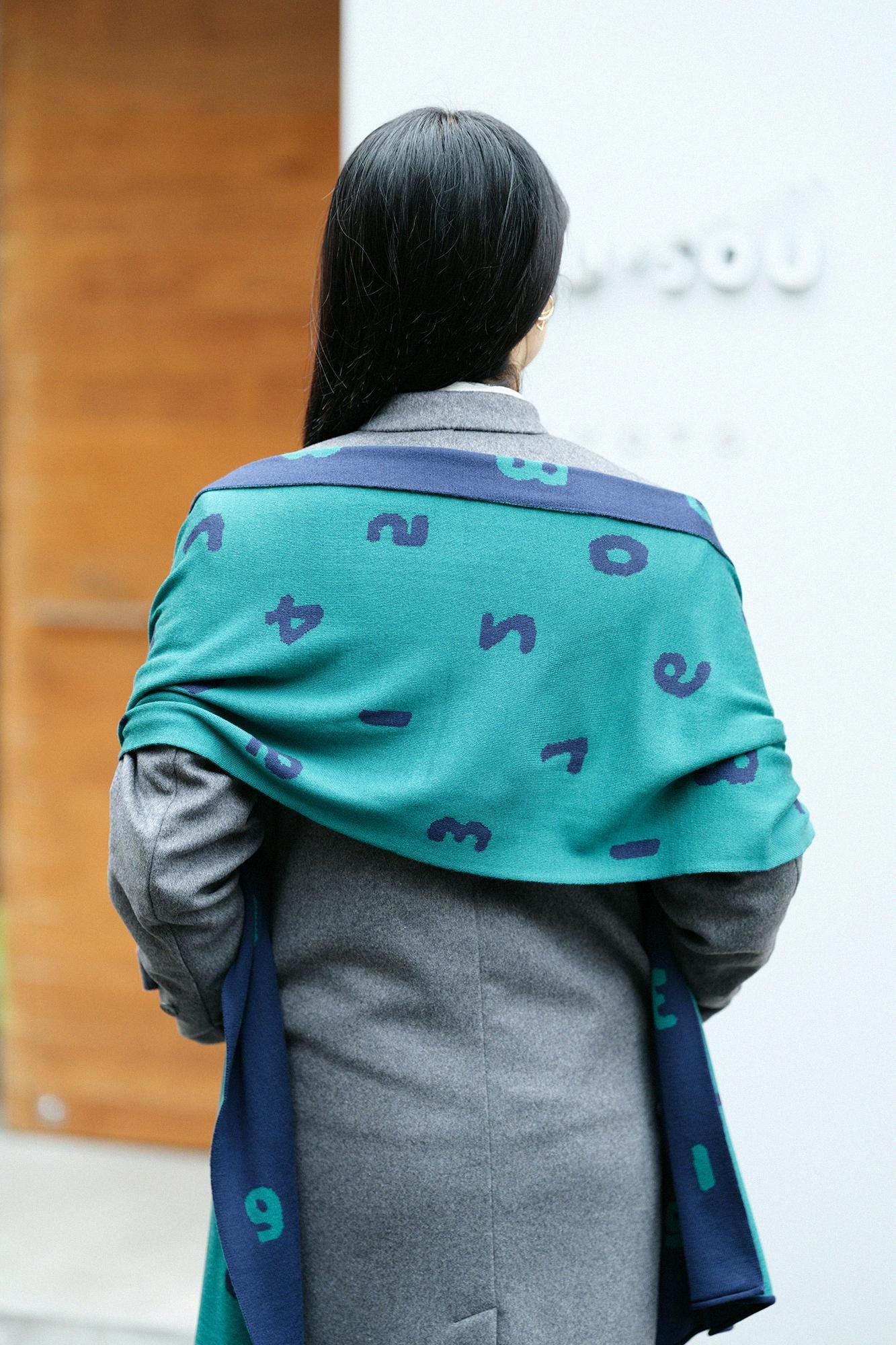 Super 140's Jacquard Muffler / SO-SU-U Dark Blue