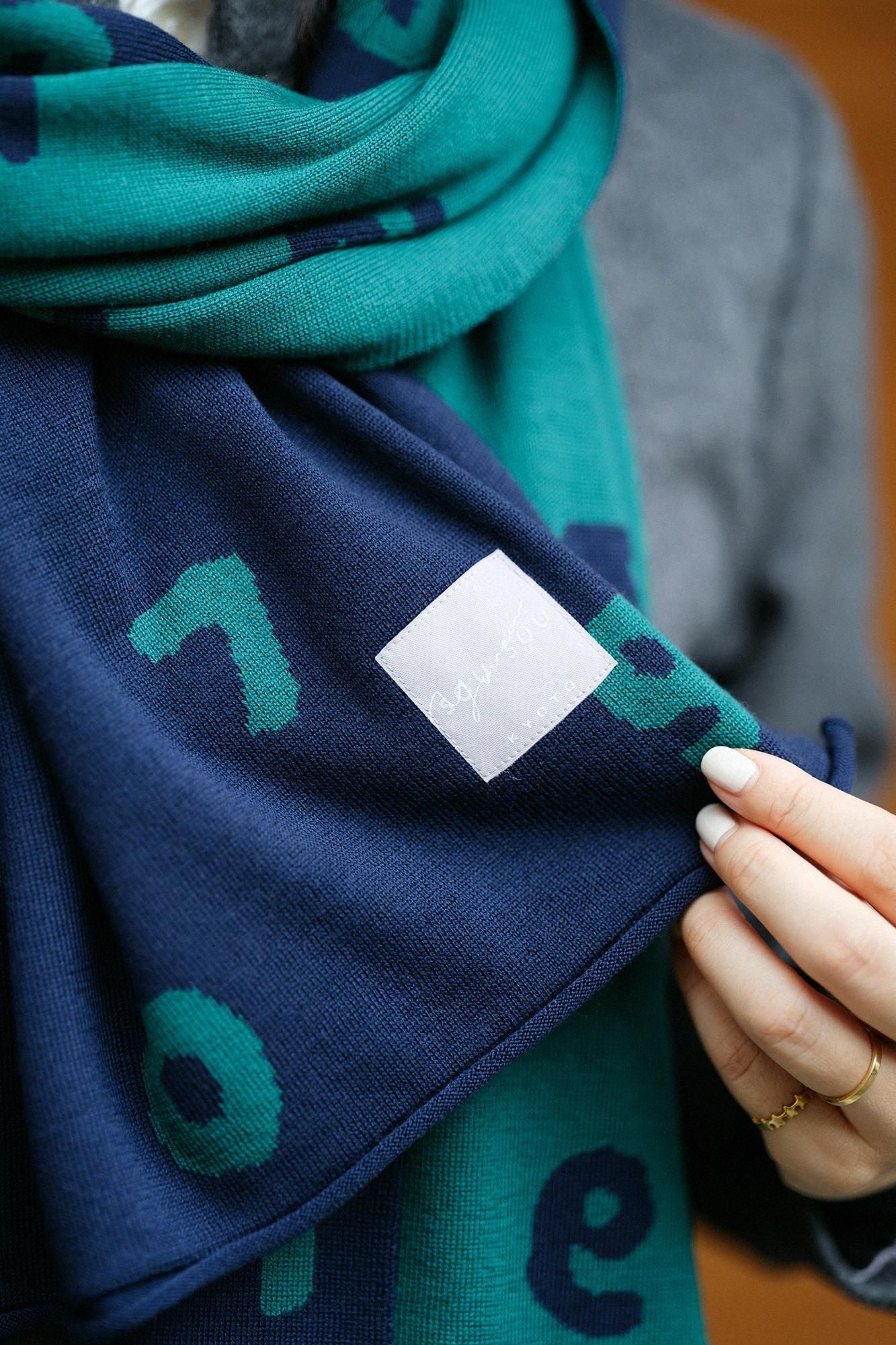 Super 140's Jacquard Muffler / SO-SU-U Dark Blue