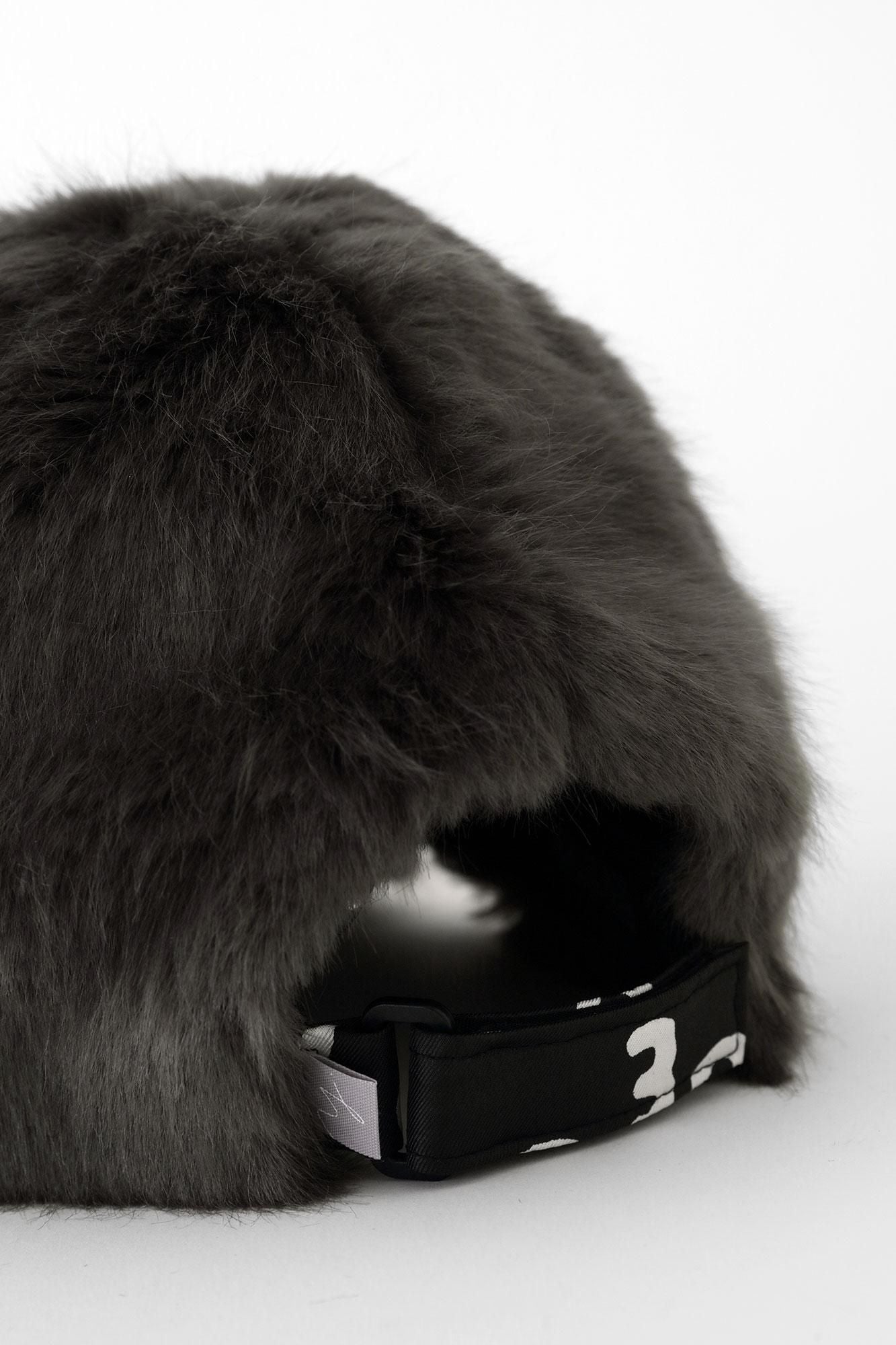 フェイクファー キャップ／濃灰（こいはい）×SO-SU-U昆（こん）