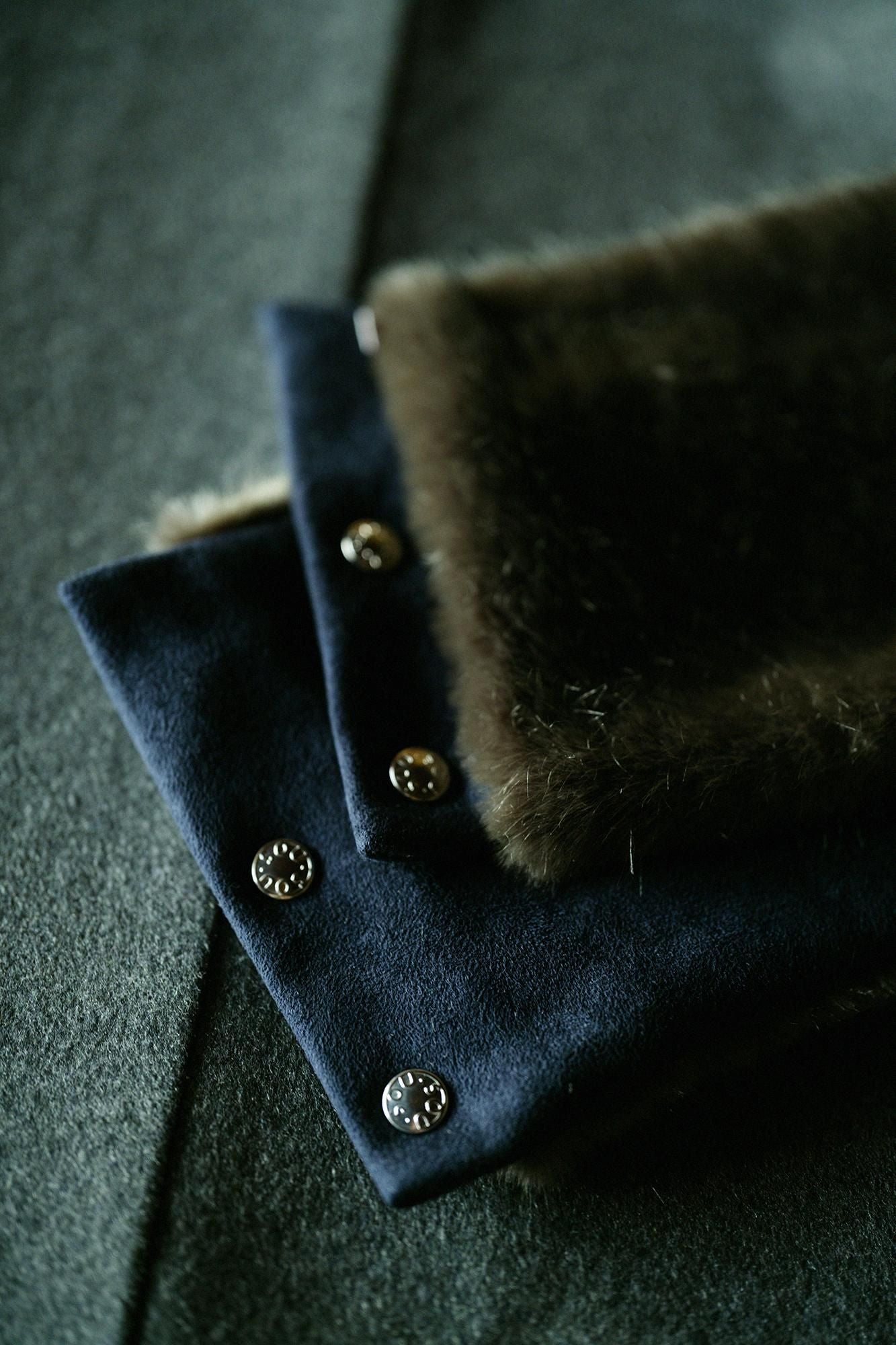 【預購】人造毛皮 雙面用短圍巾／暗藍色×深灰色（※預計於12月9日左右發貨）