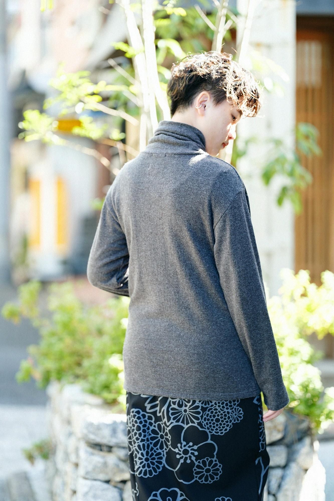 內起絨 梳毛針織 高領上衣／濃灰