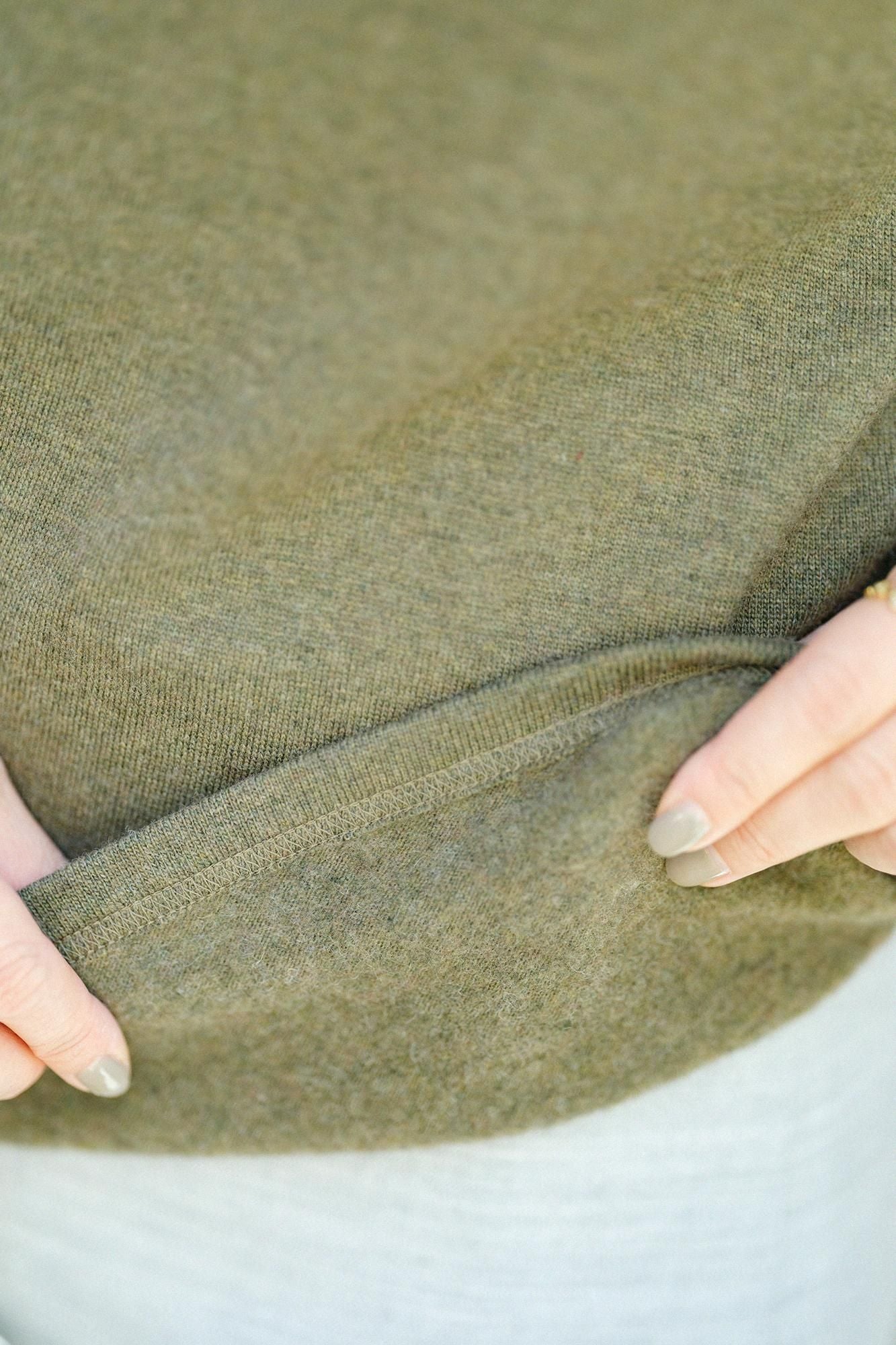 內起絨 梳毛針織 高領上衣／深茶色