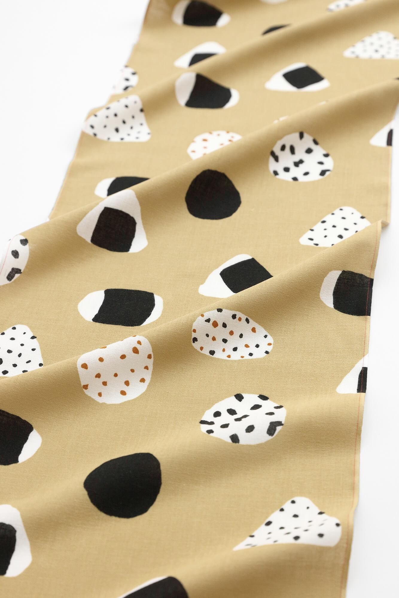 Textile  (Ise-momen cottoncotton Handkerchief）／Rice Balls<50cm>