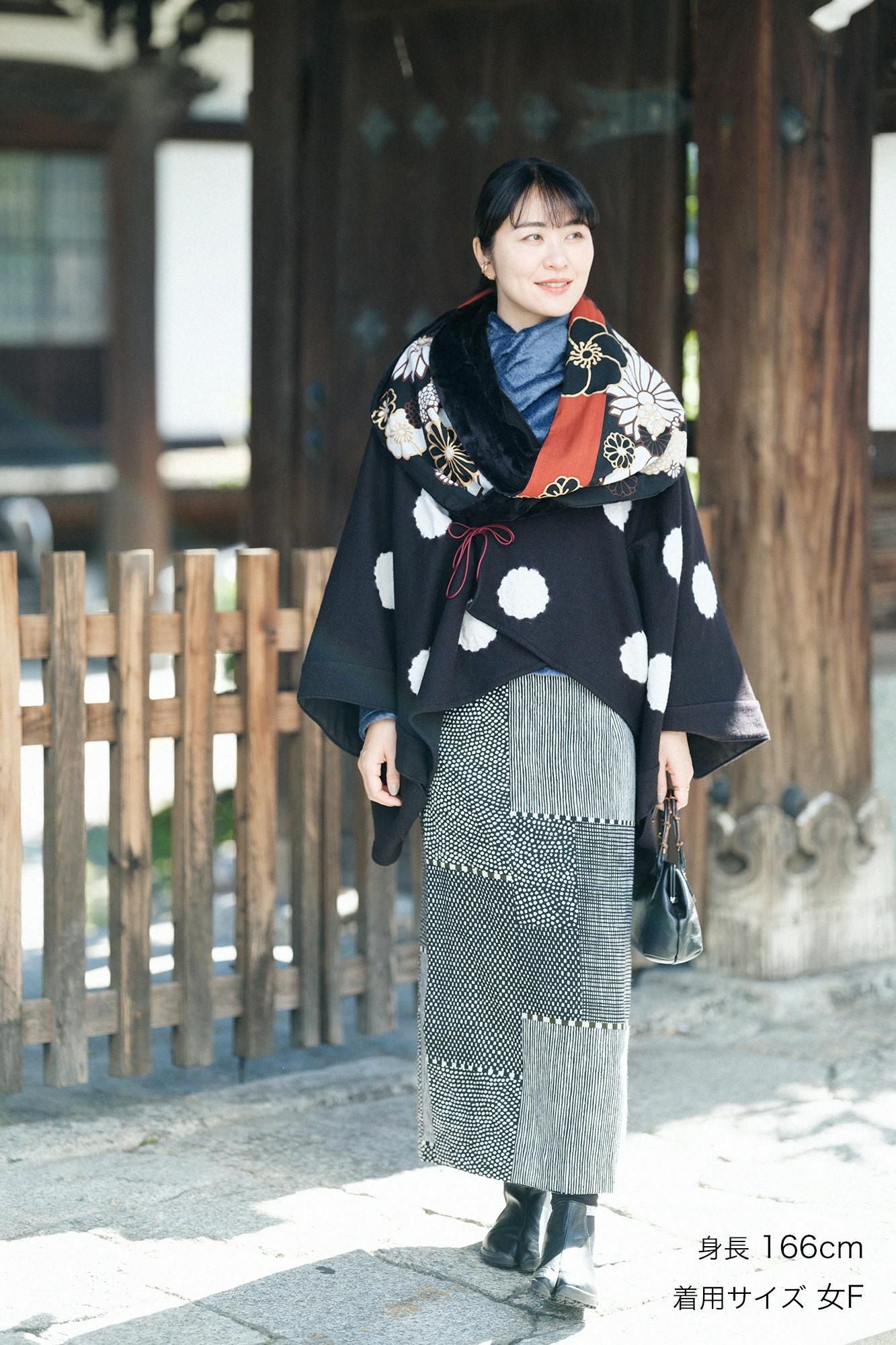 近清紮染 梳毛 強壓縮平針織 如月披風斗篷 短版／大圓點 黑色×淺灰色