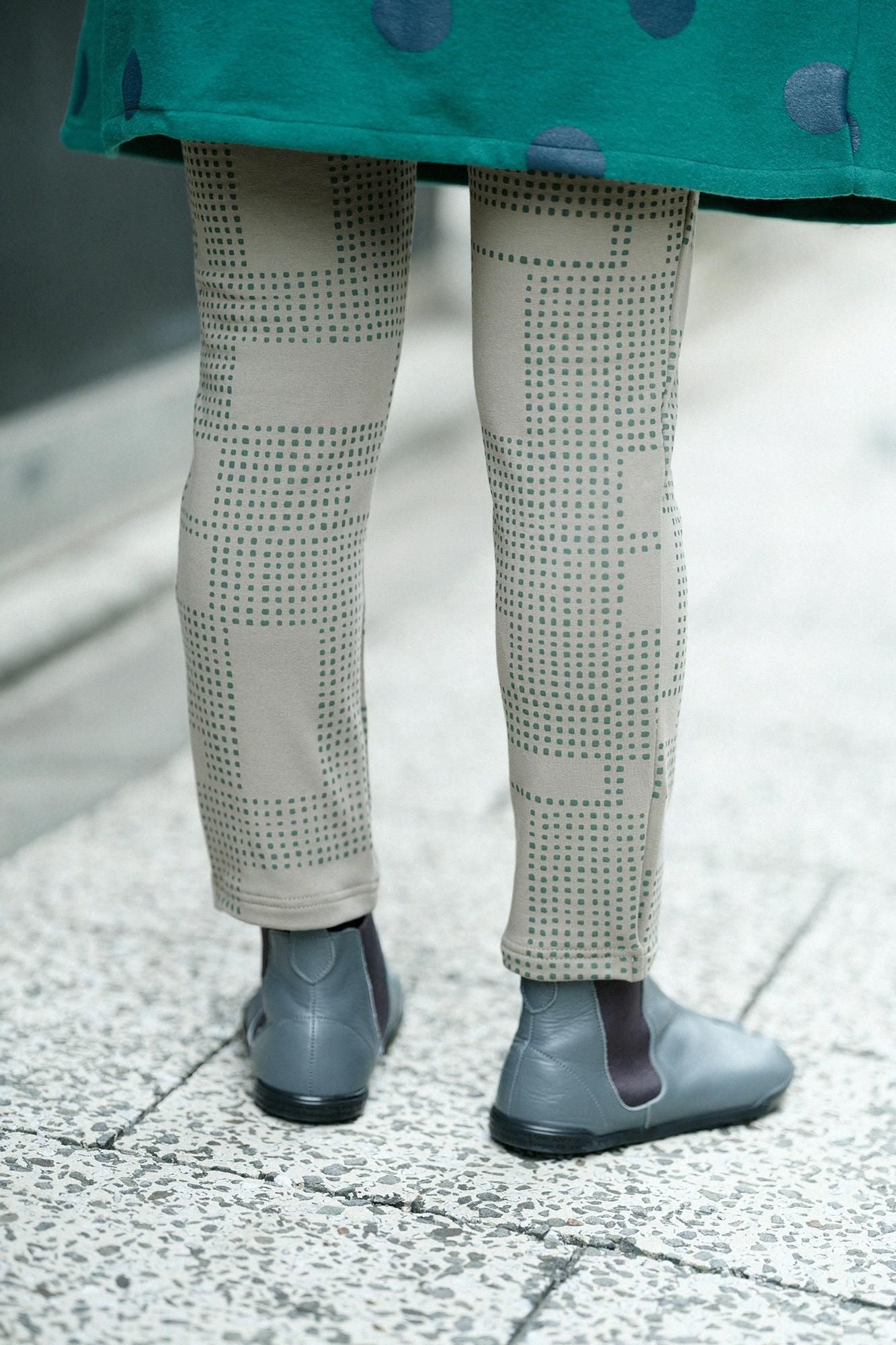 裏毛 細形（ほそなり）えんゆう穿き／影（かげ） 柳茶（やなぎちゃ）