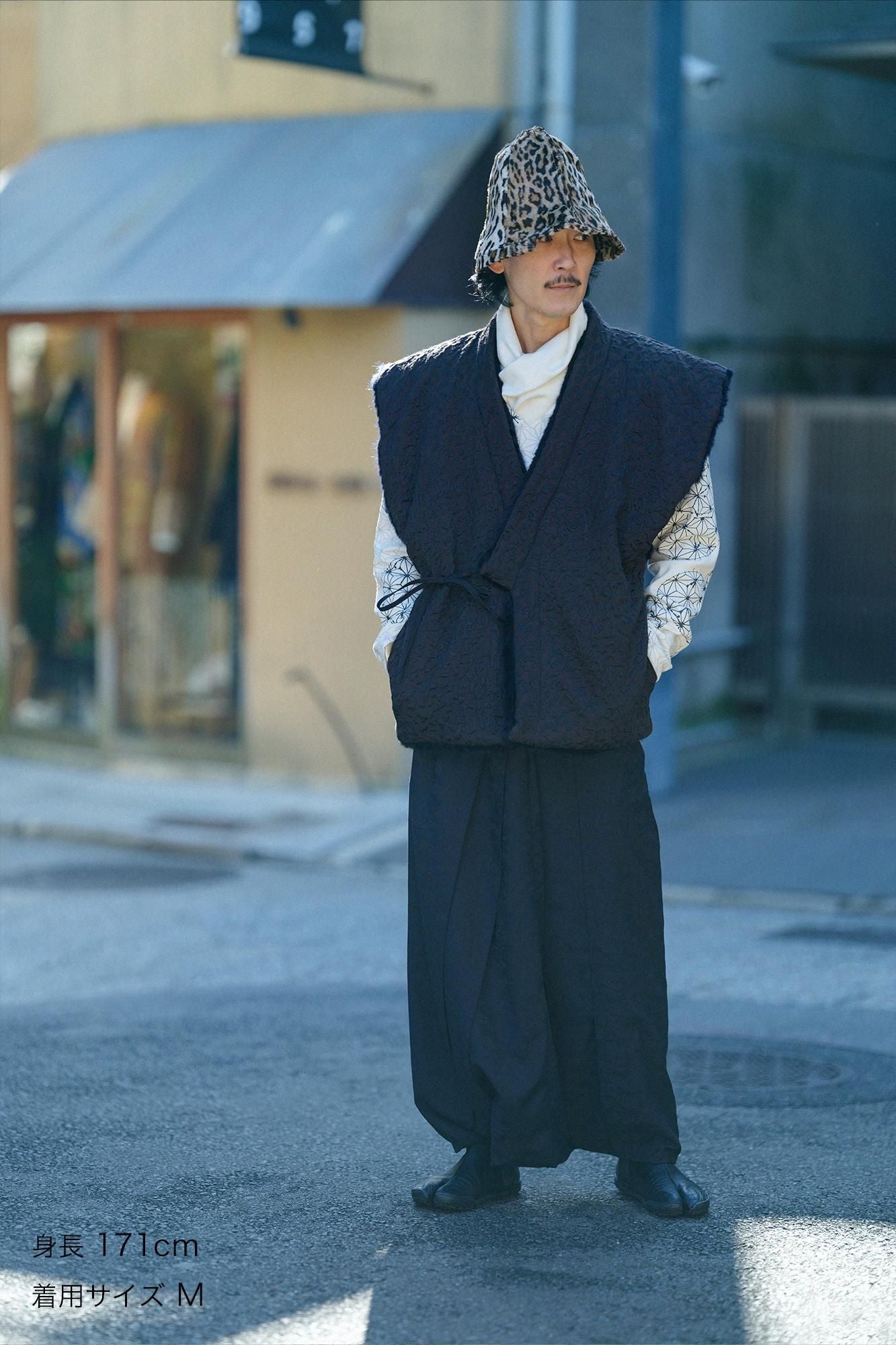 Jacquard Matelasse x Faux Fur Sleeveless Robe Reversible / Brown