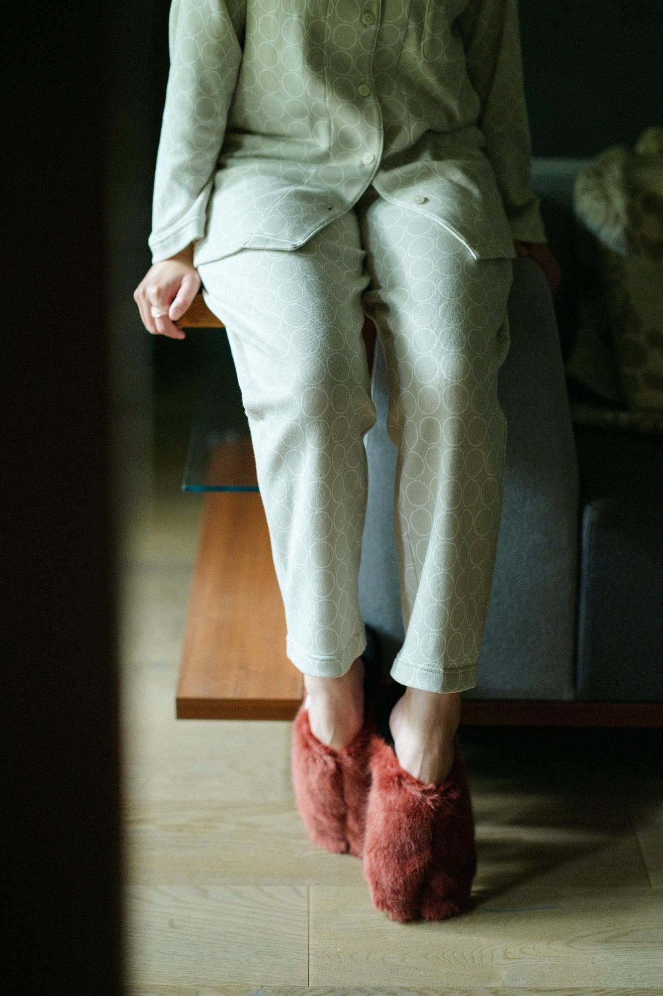 Faux Fur Slim Type Split Toe Slipper／Sparrow Brown