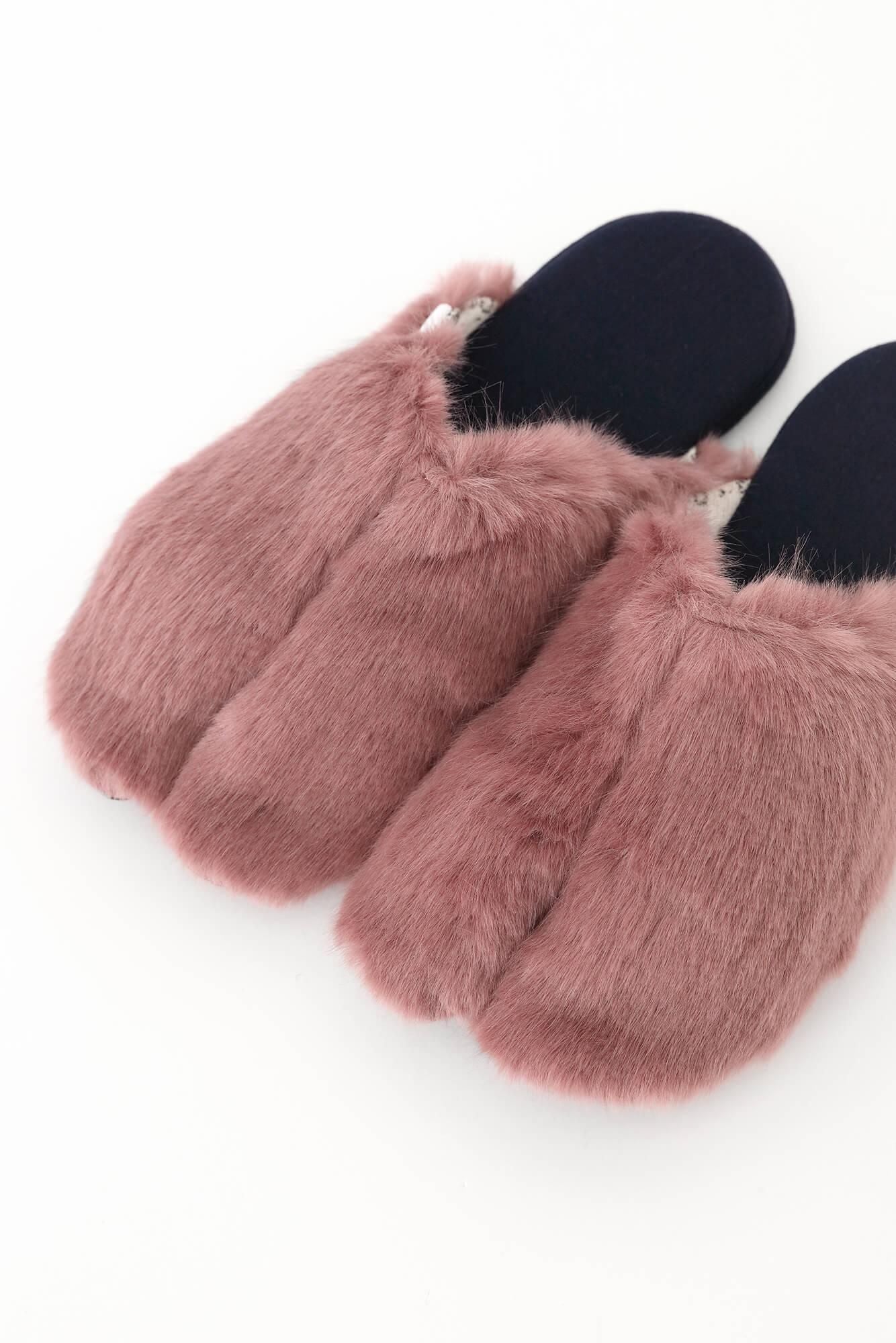 Dünner Pantoffel aus Kunstfell Tabi/Suouko