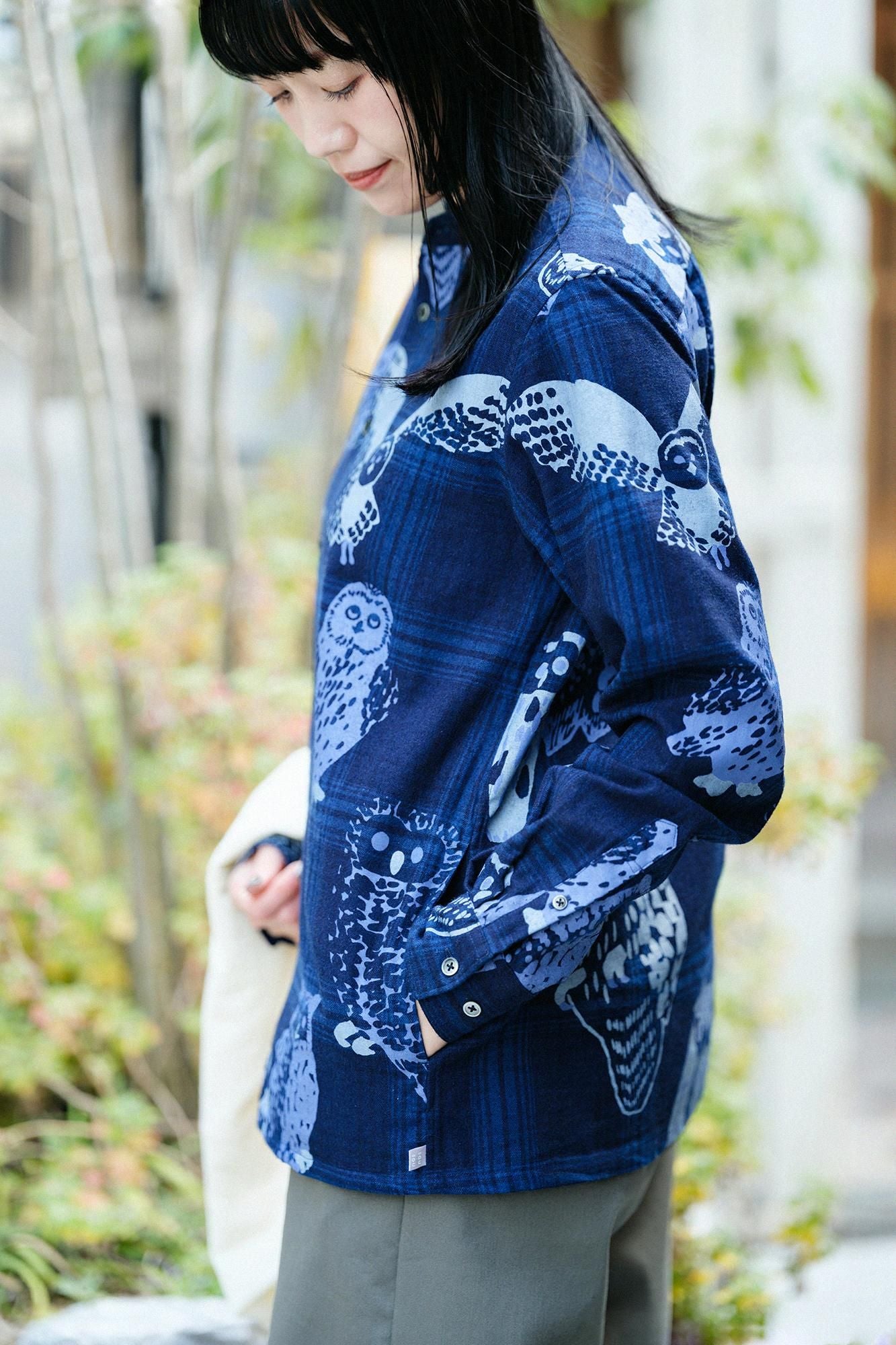 net限定】インディゴネルチェック スタンドカラーシャツ SP／ふくろう