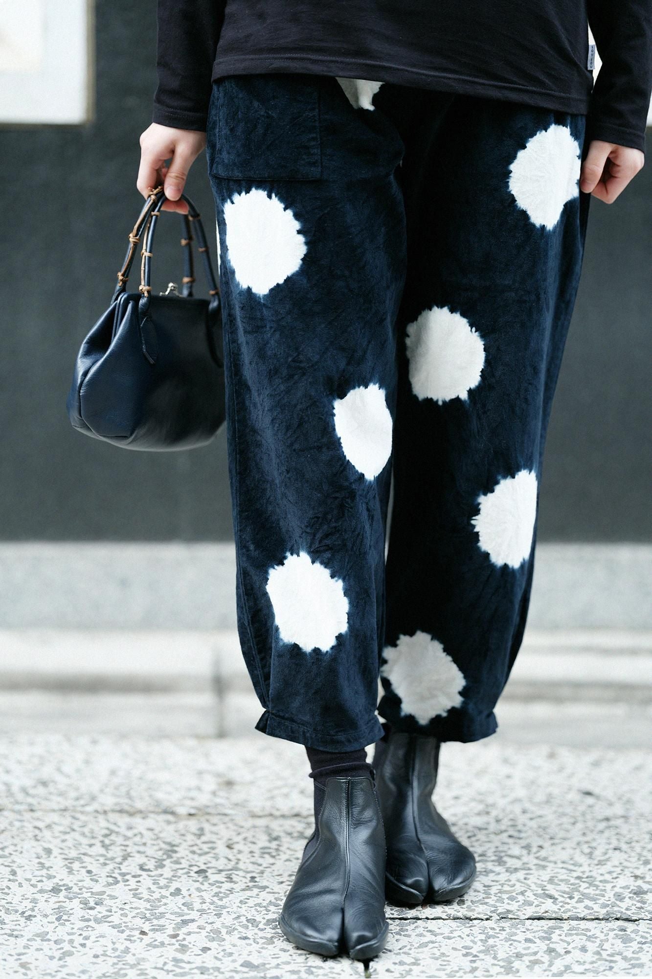 Konsei Tie-dye Blue Green Cotton-linen Blend Monpe Workers Pants / Large Polka Dots Black x Raw White