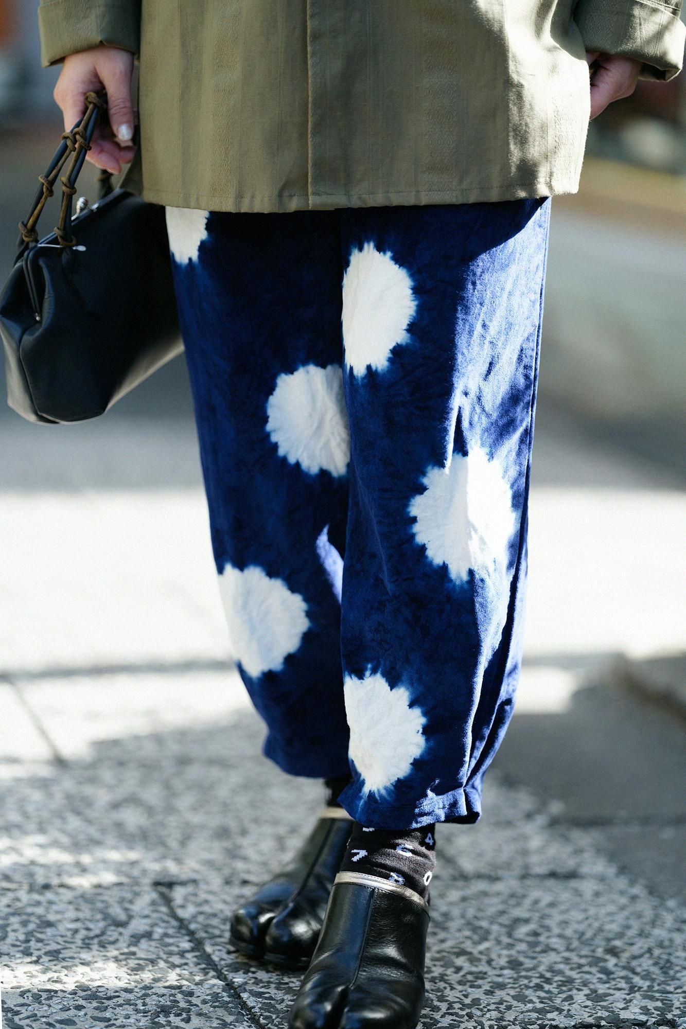 Konsei Tie-dye Blue Green Cotton-linen Blend Monpe Workers Pants / Large Polka Dots Prussian Blue x Raw White