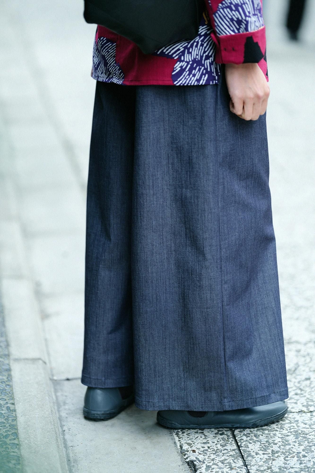 【net限定】ストレッチデニム 広形（ひろなり）もんぺ／濃紺（のうこん）