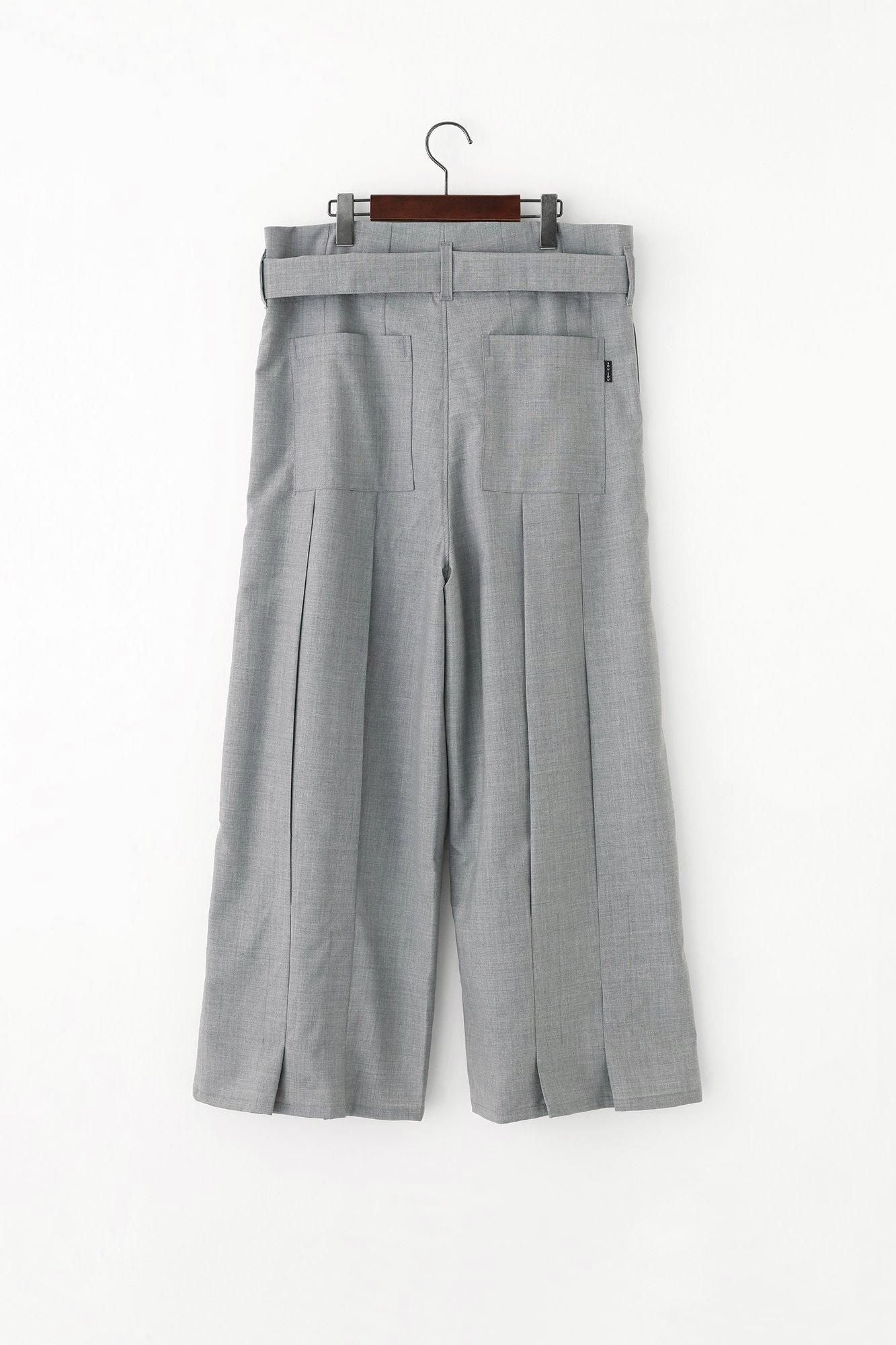 梳毛（そもう） 袴形（はかまなり） 袷（あわせ）／鈍色（にびいろ）