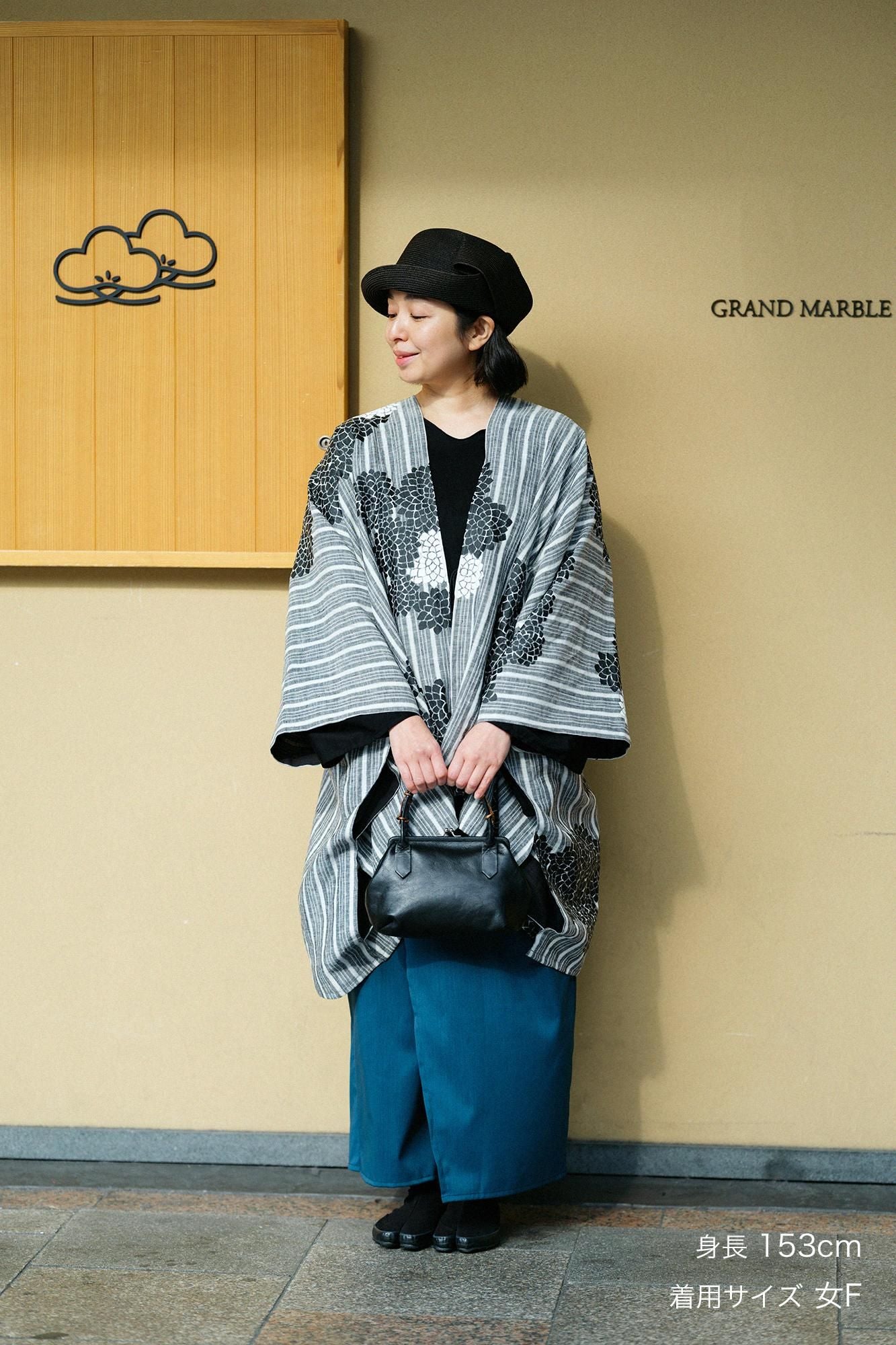 麻 きさらぎ／雲間（くもま）に菊と余白（よはく）