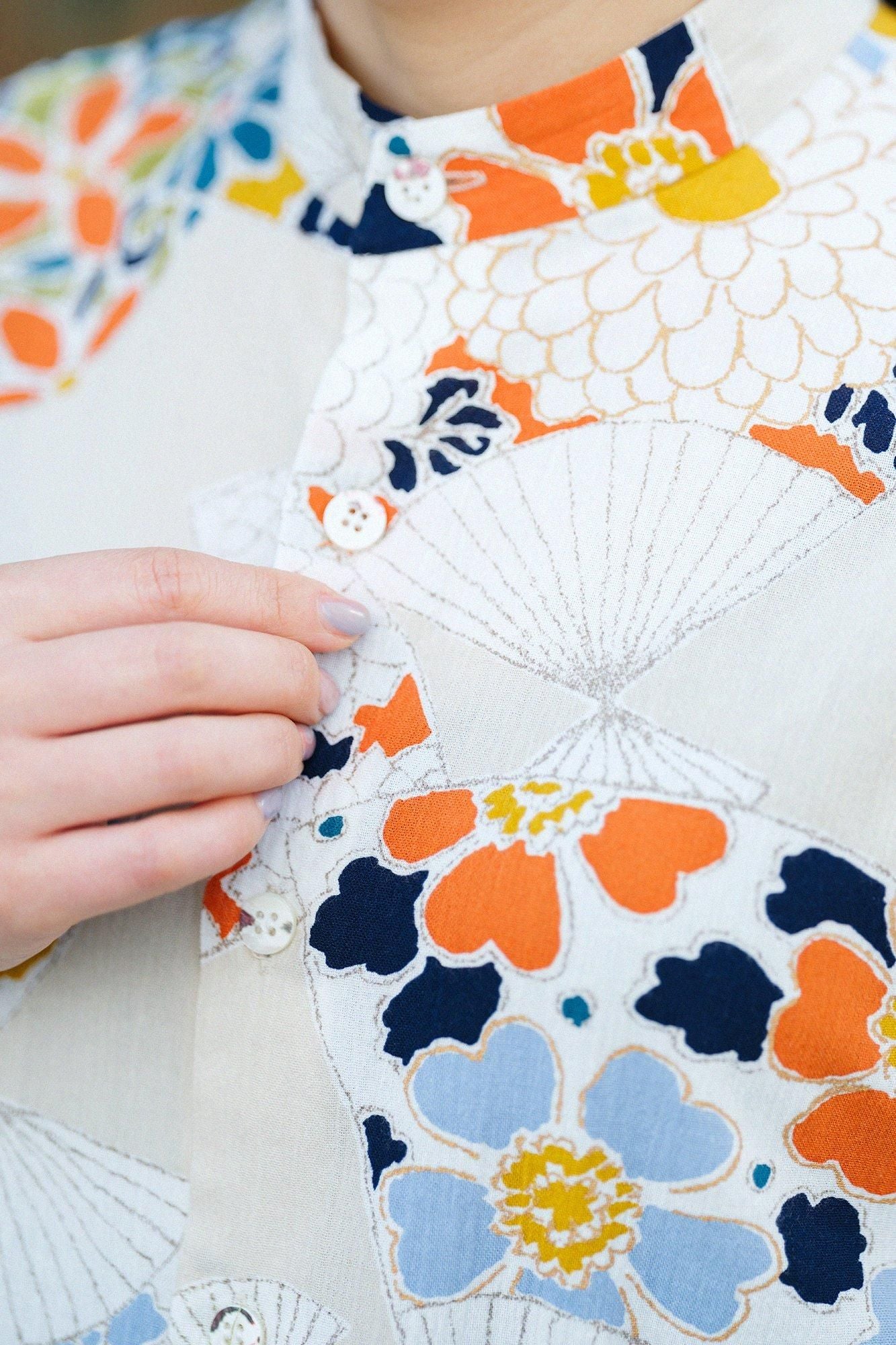 高島縮 20/20 草衣（そうい） 上（うえ）／扇（おうぎ） 白茶鼠（しらちゃ