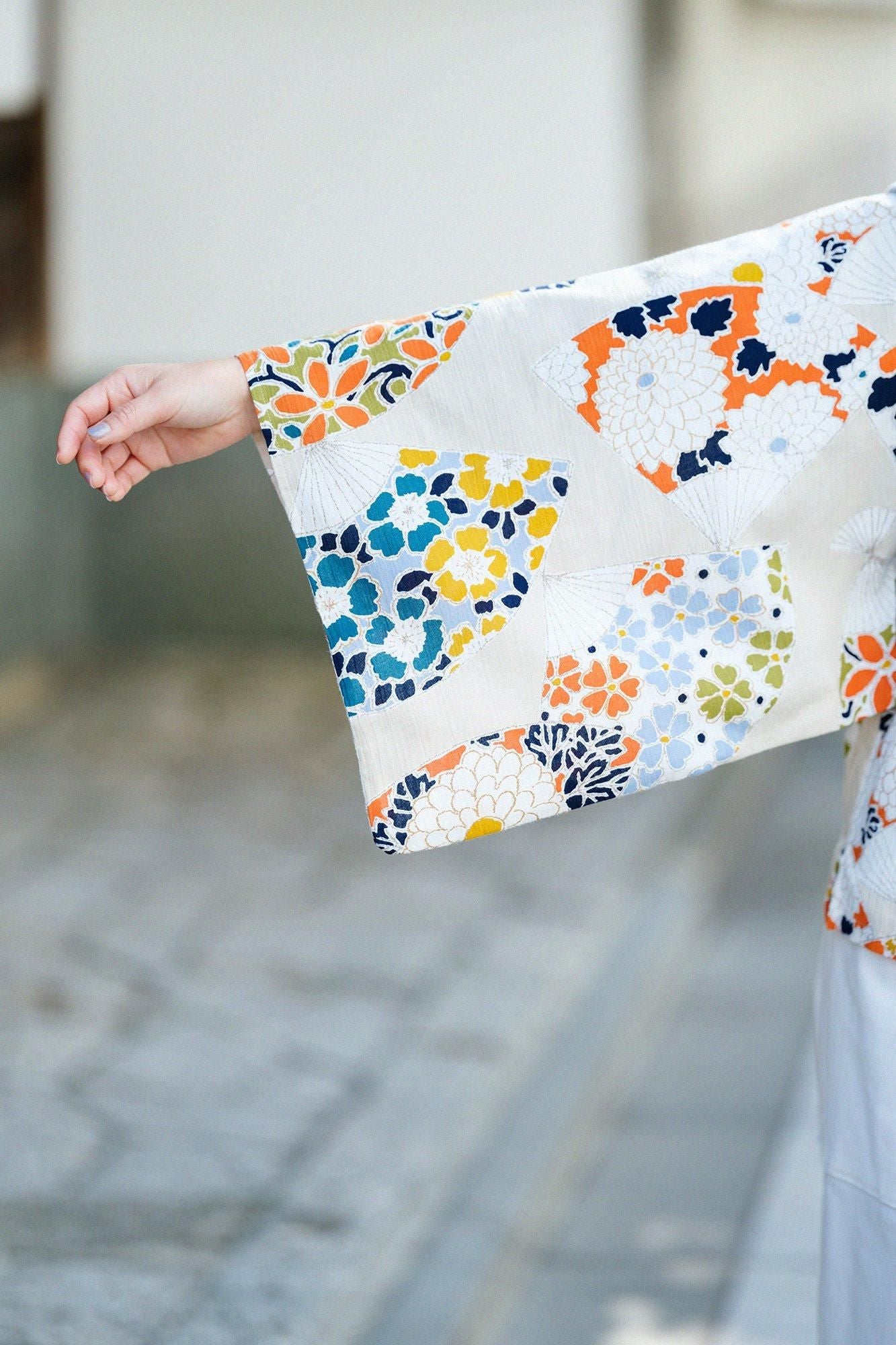 高島縮 20/20 草衣（そうい） 上（うえ）／扇（おうぎ） 白茶鼠（しらちゃ