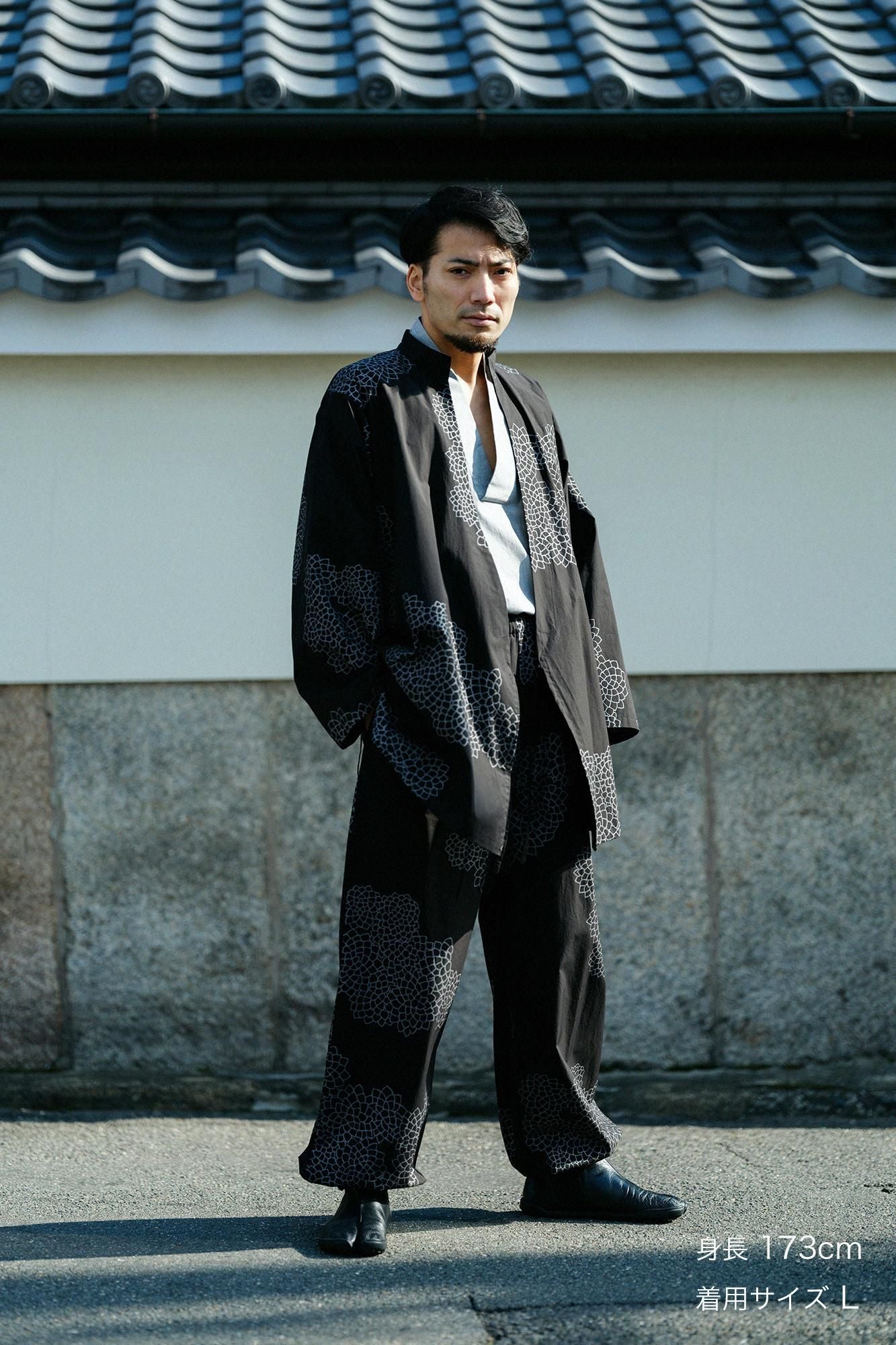 Typewriter Cloth Samue Worker Jacket / Chrysanthemum in Clouds Black