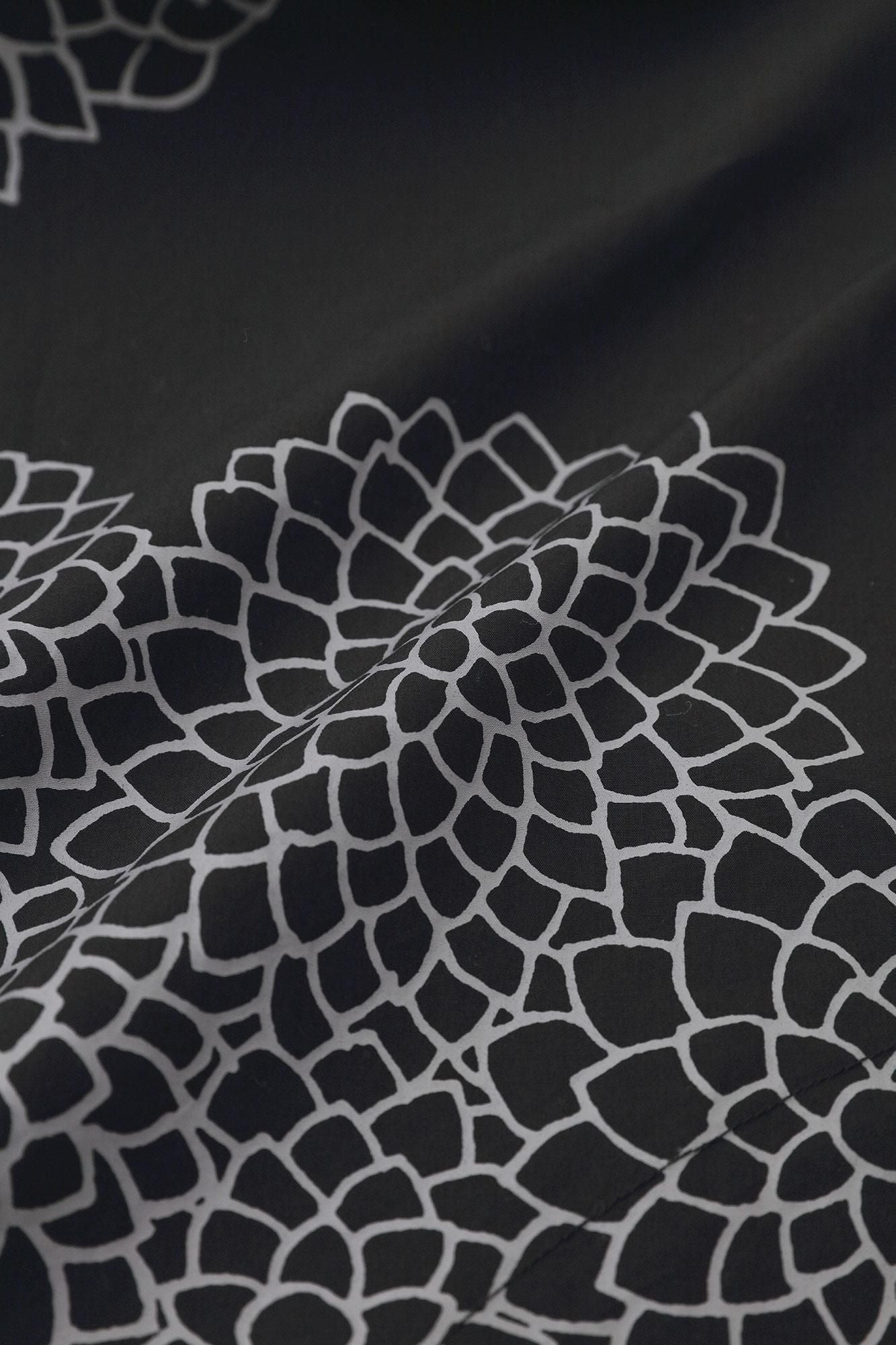 Typewriter Cloth Samue Worker Jacket / Chrysanthemum in Clouds Black