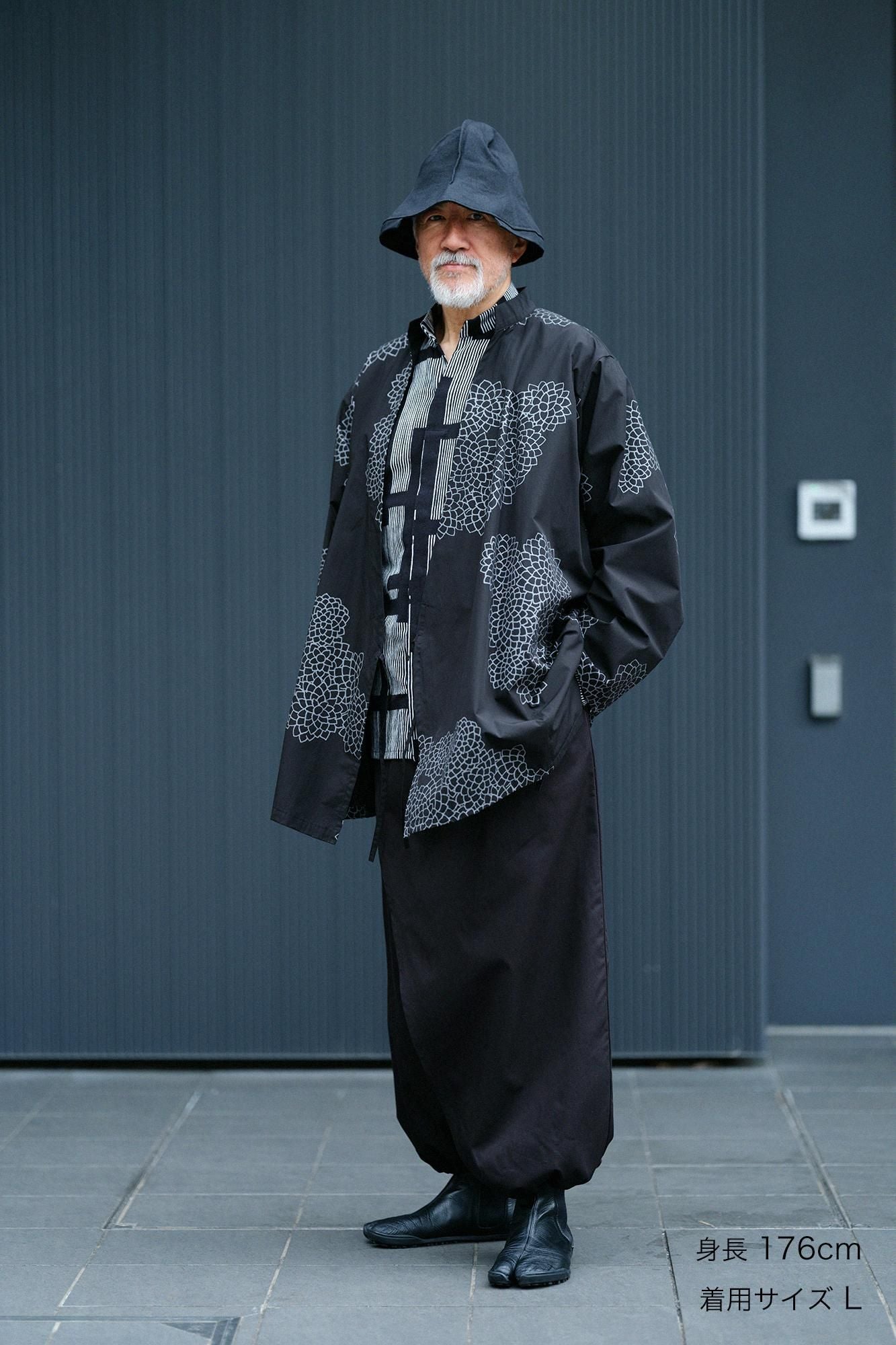 Typewriter Cloth Samue Worker Jacket / Chrysanthemum in Clouds Black