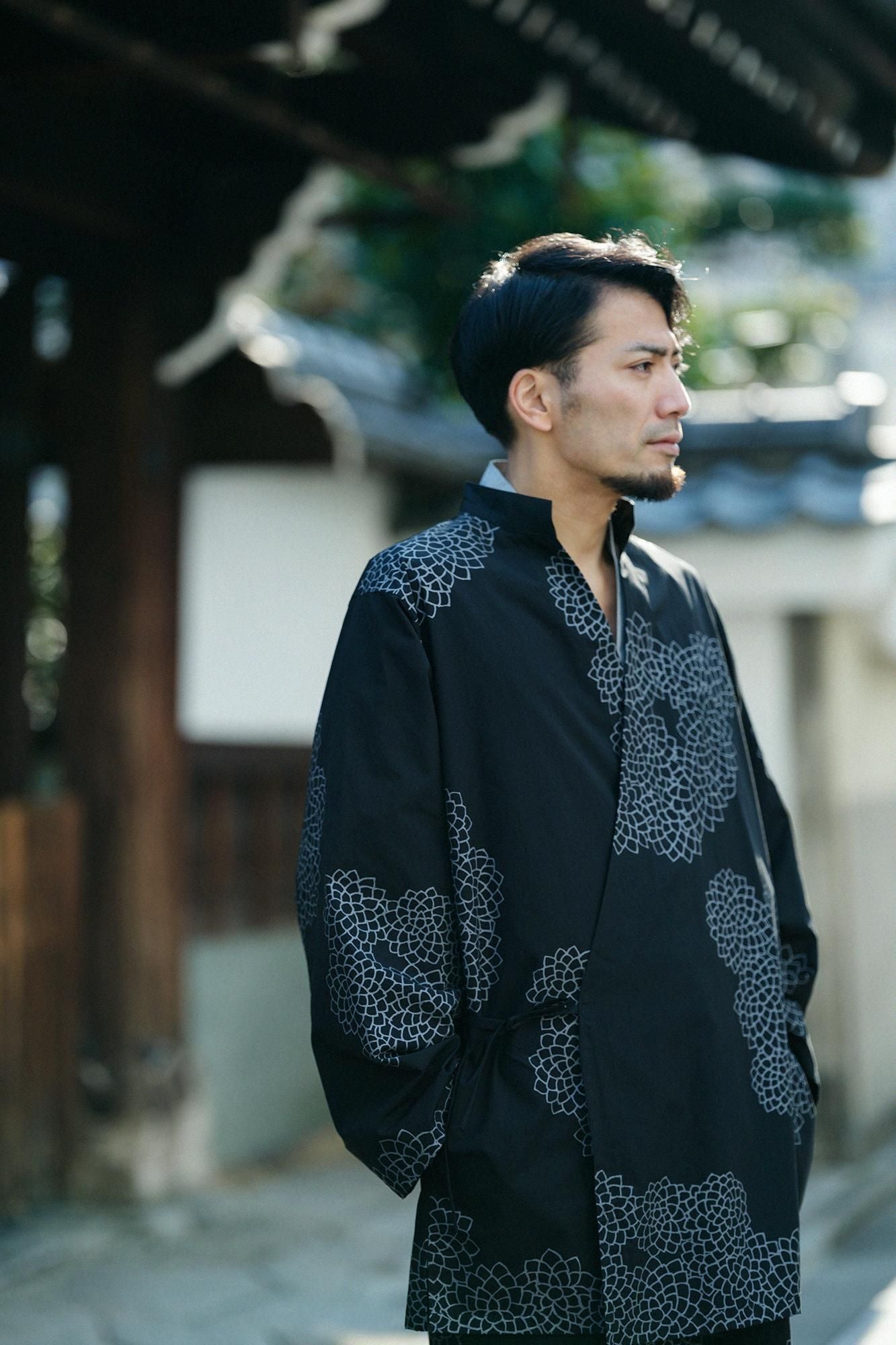 Typewriter Cloth Samue Worker Jacket / Chrysanthemum in Clouds Black