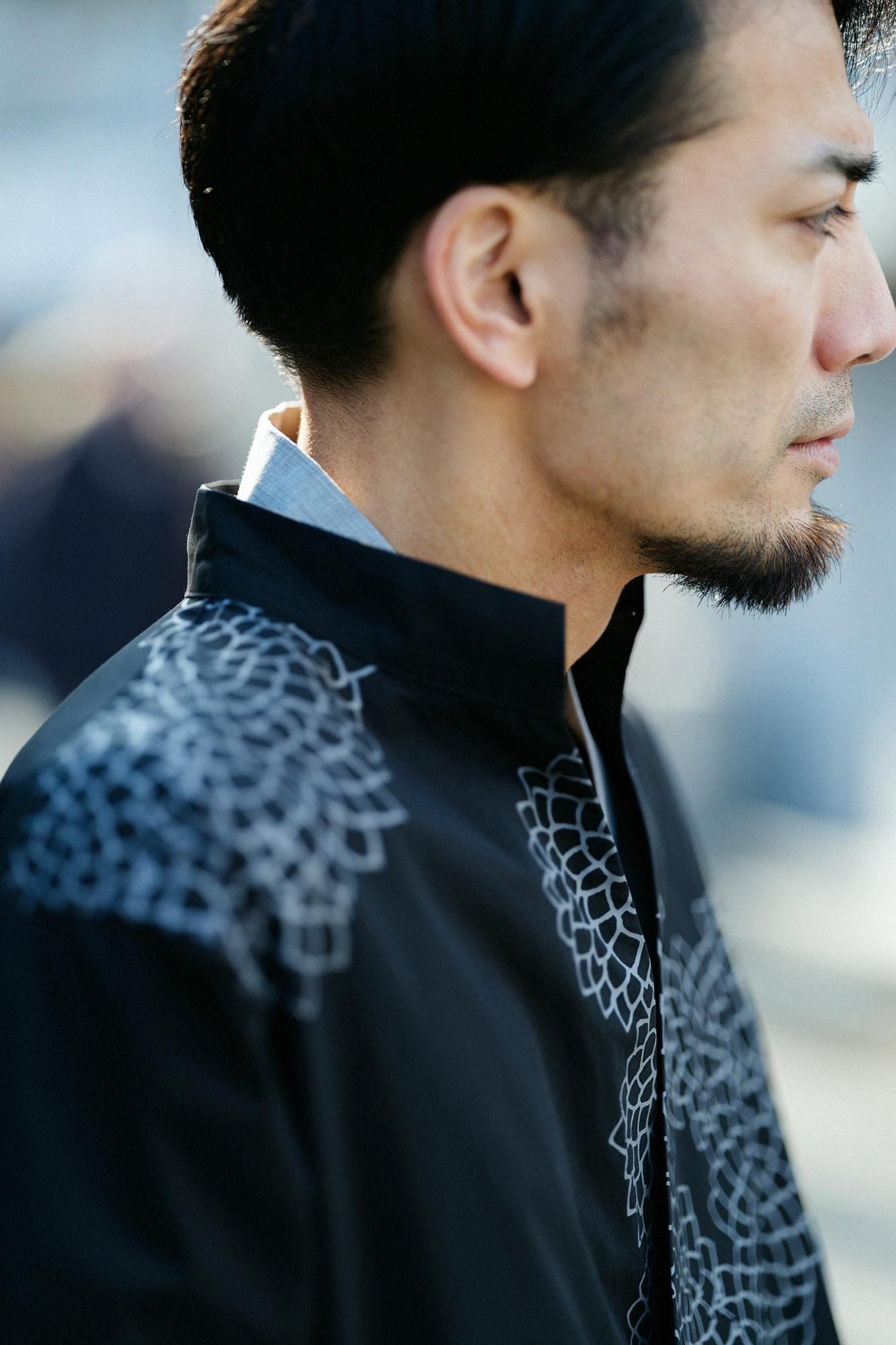 Typewriter Cloth Samue Worker Jacket / Chrysanthemum in Clouds Black