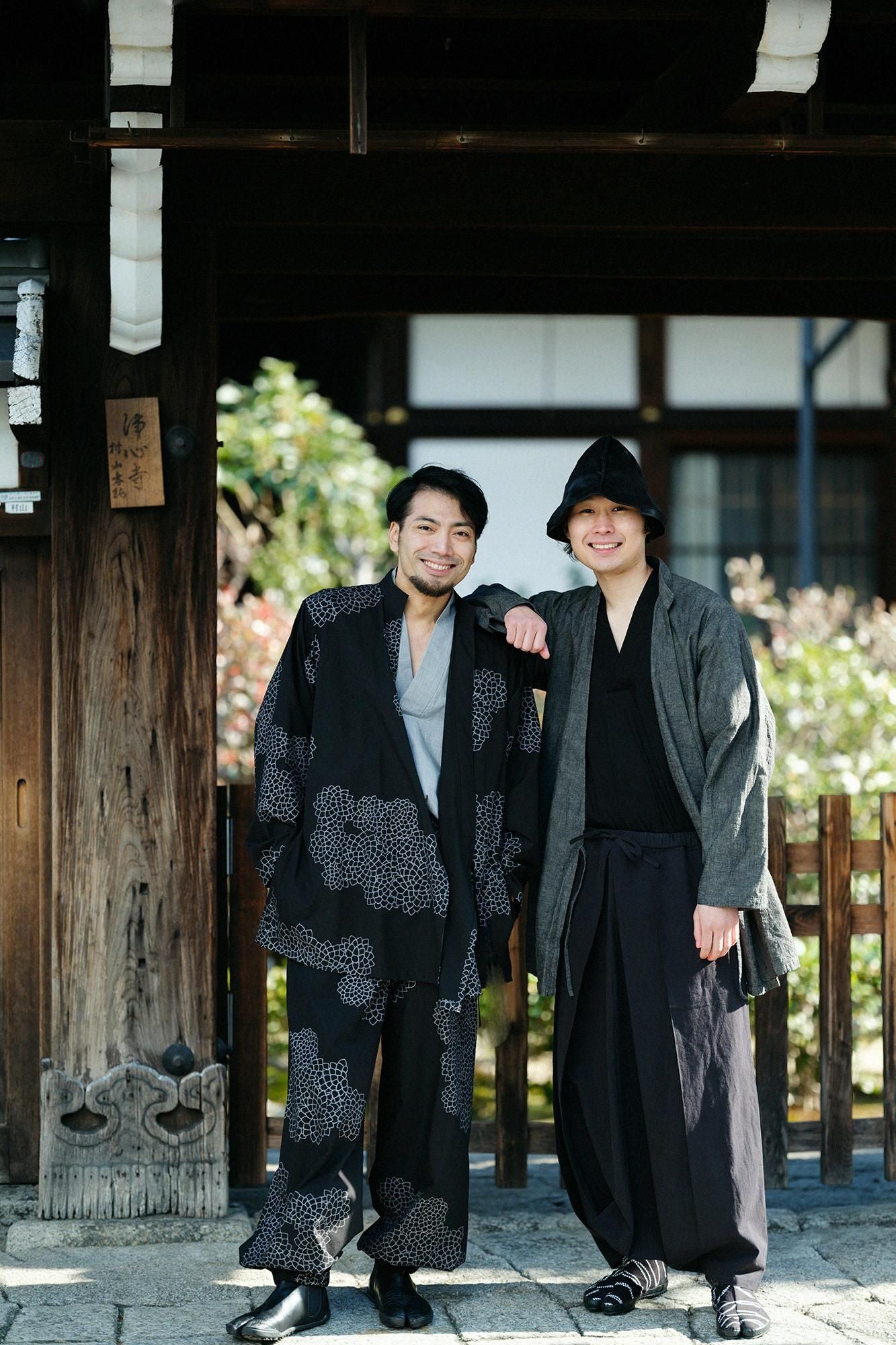 Typewriter Cloth Samue Worker Jacket / Chrysanthemum in Clouds Black